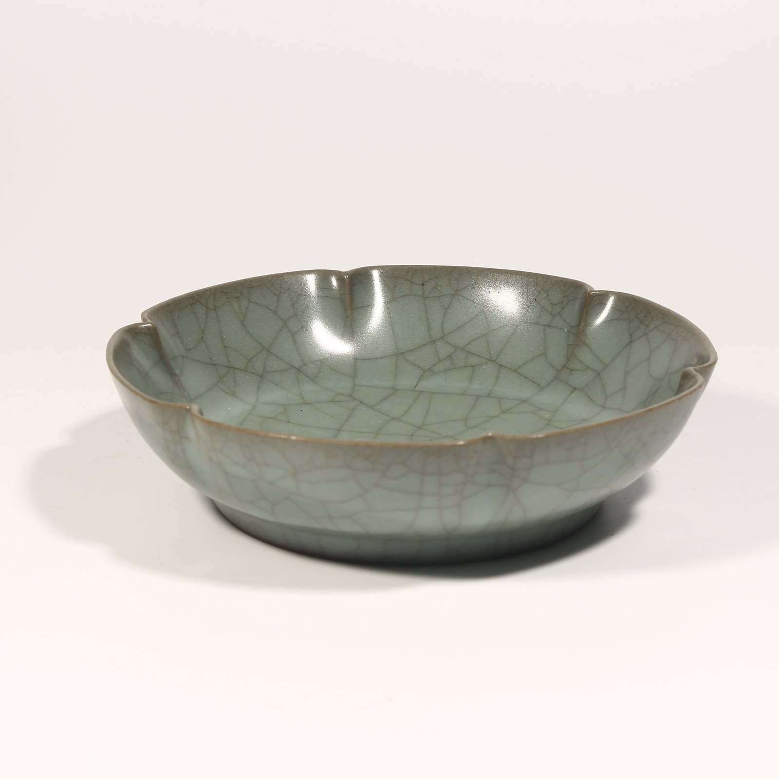 A OFFICIAL KILN CHRYSANTHEMUM-RIM WATER BASIN (1 of 8)