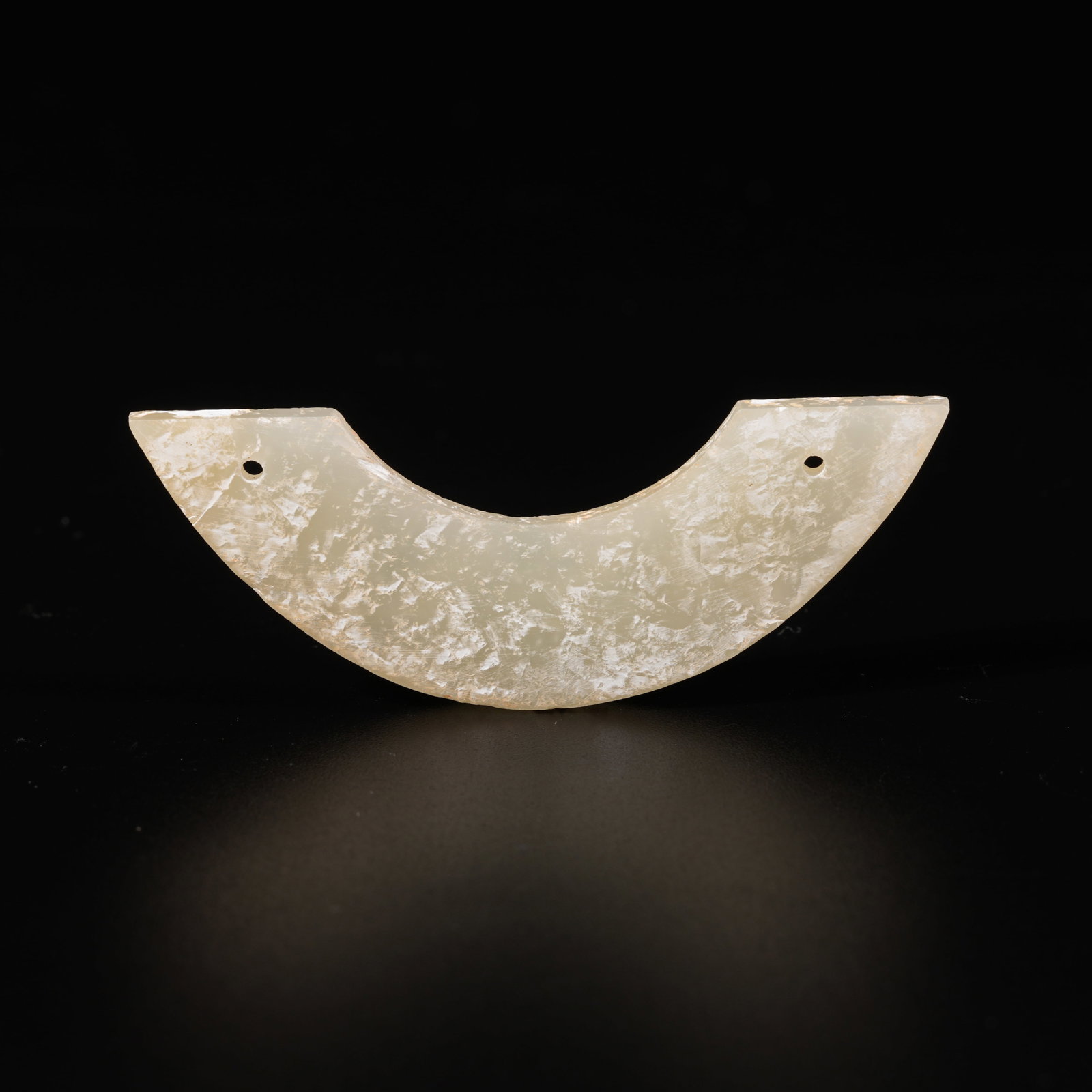 A HETIAN JADE CARVING OF JADE HUANG PENDANT (1 of 9)
