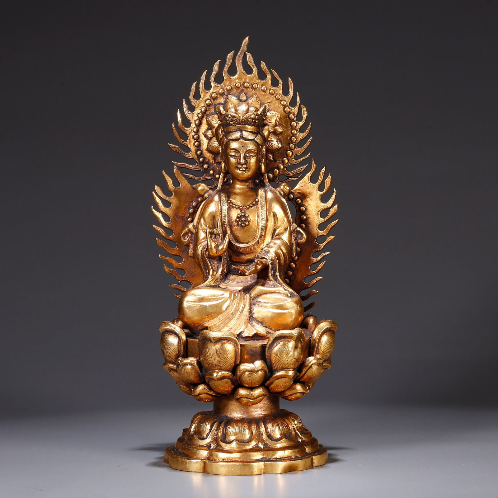 A GILT BRONZE STATUE OF GUANYIN (1 of 10)