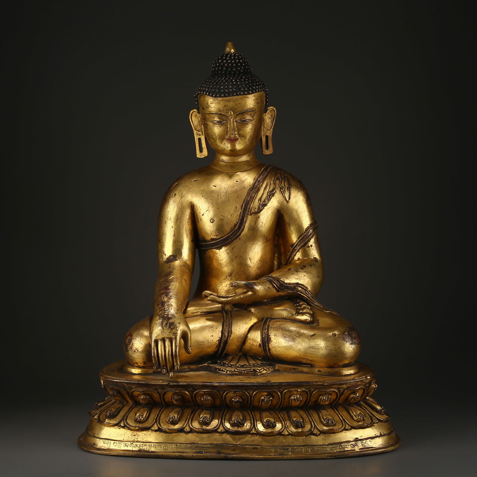 A GILT BRONZE STATUE OF SHAKYAMUNI BUDDHA (1 of 9)