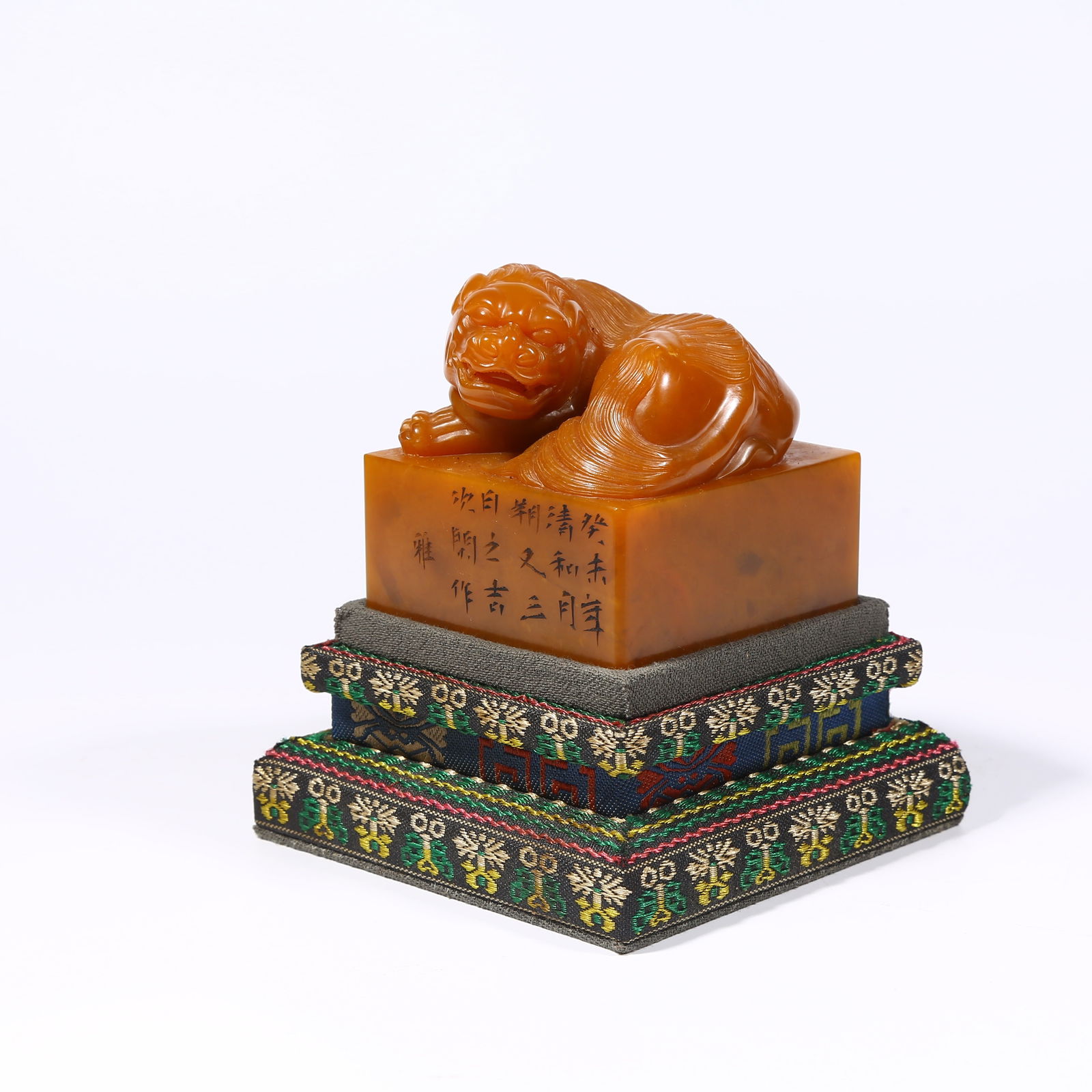 A SHOUSHAN TIANHUANG STONE SEAL WITH BEAST KNOB: Shoushan Tianhuang stone seal with beast knob