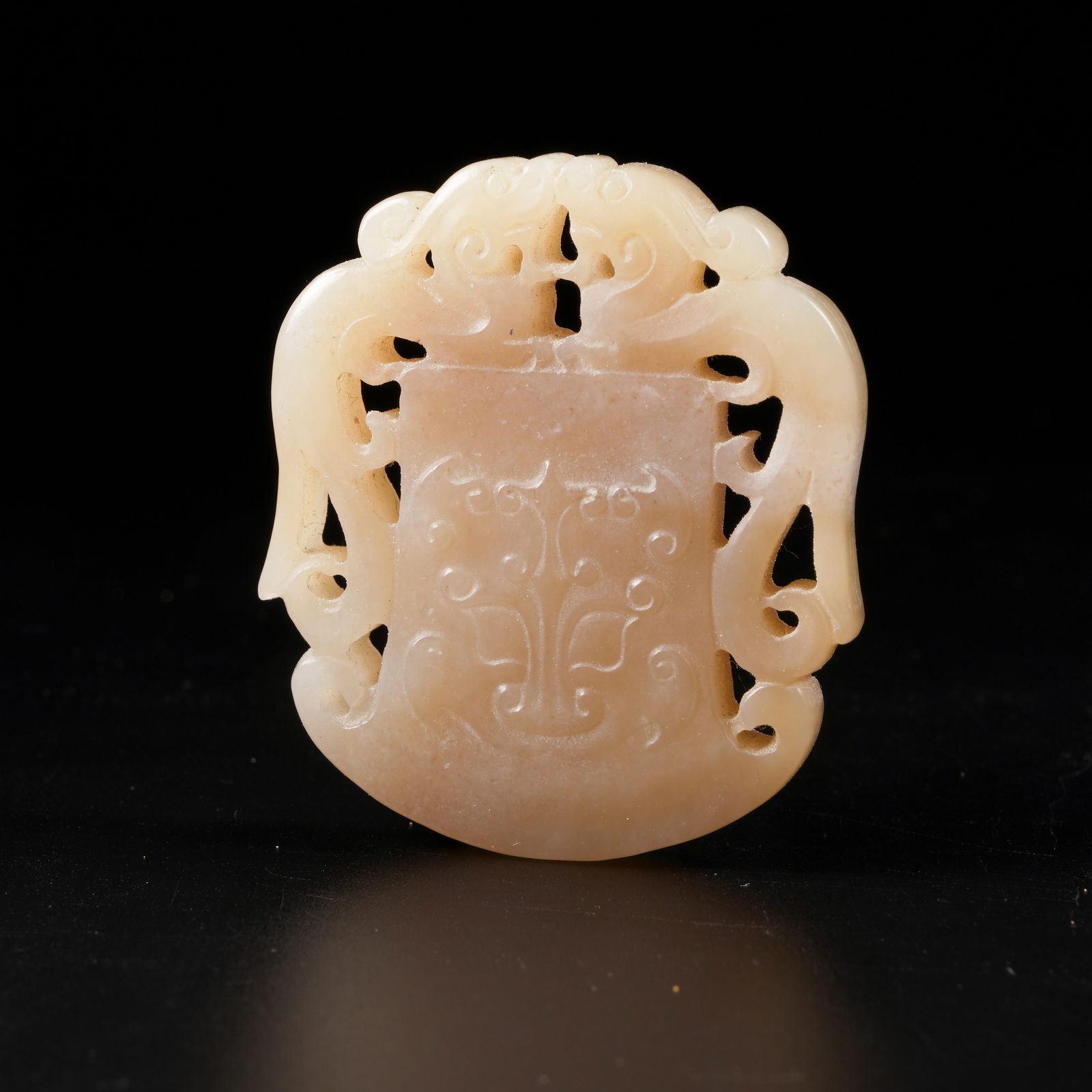 A ARCHAIC JADE ANIMAL MASK–PATTERN PLAQUE (1 of 9)