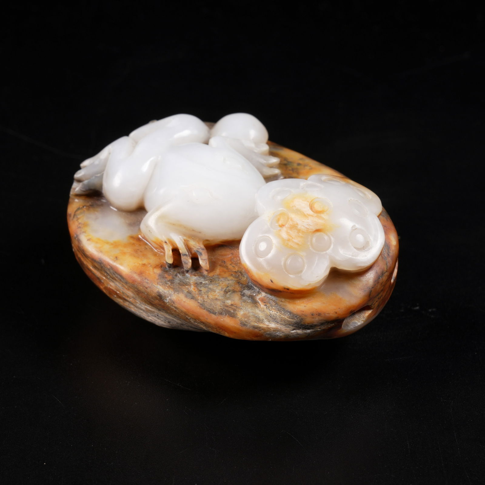 A HETIAN JADE INGENIOUSLY CARVED "GUAGUA BRINGS WEALTH" PENDANT: Hetian Jade Ingeniously Carved "Guagua Brings Wealth" Pendant
