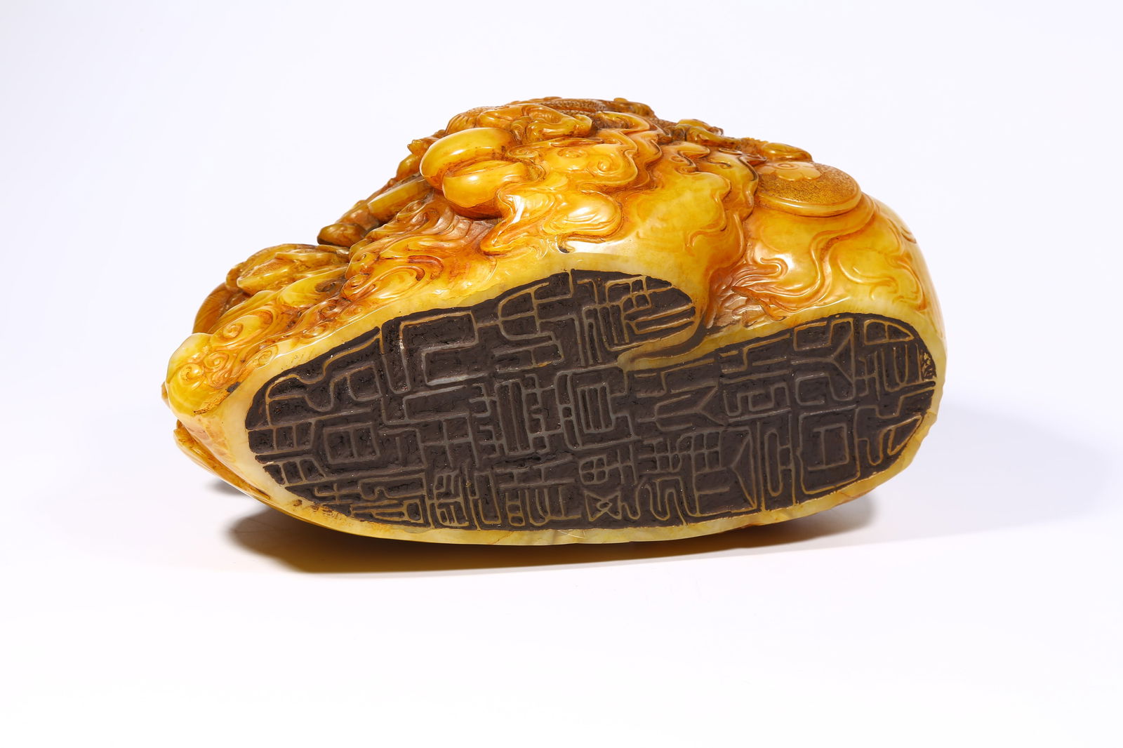 A LARGE SHOUSHAN STONE SEAL WITH CLOUD AND DRAGON PATTERN - 8