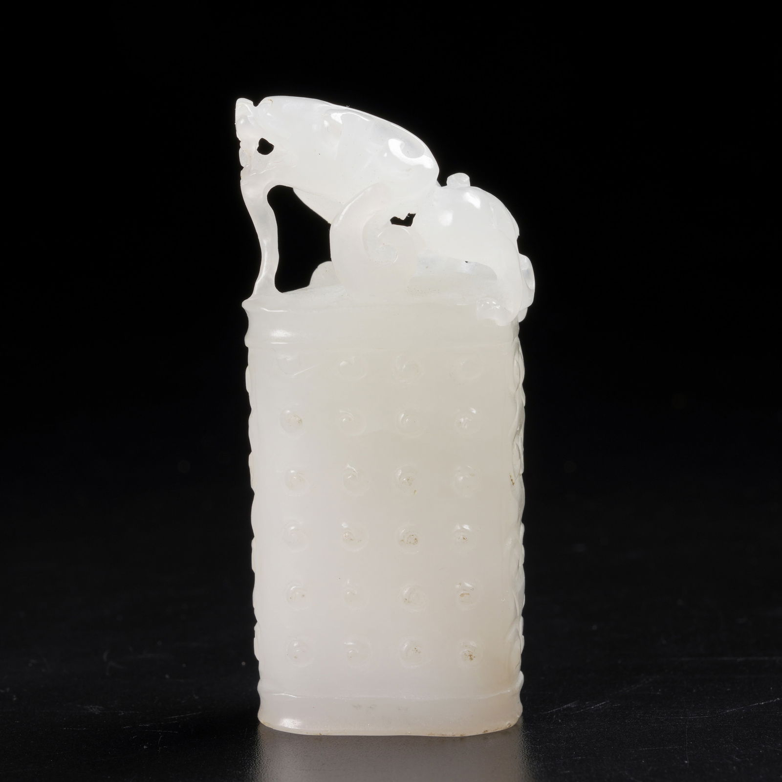 A HETIAN JADE CHILONG-PATTERN BEAD: Hetian Jade Chilong-Pattern Bead