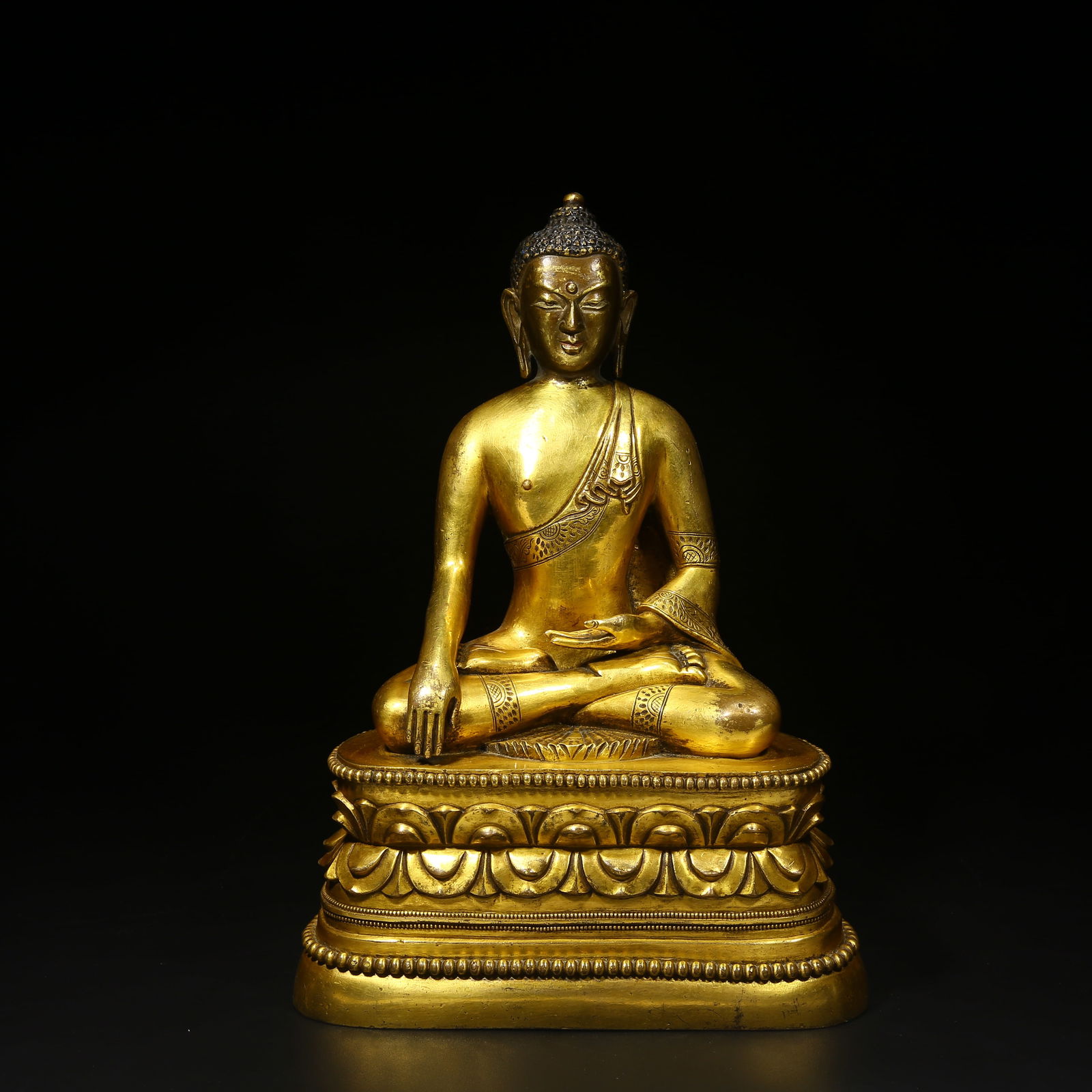 A BRONZE GILT SHAKYAMUNI BUDDHA STATUE IN ZANABAZAR STYLE (1 of 8)