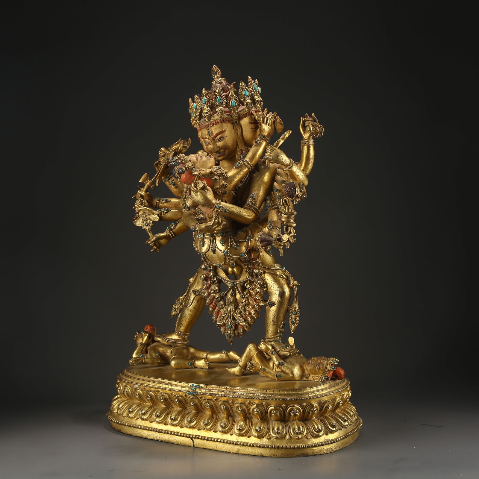 A GILT BRONZE STATUE OF CHAKRASAMVARA (1 of 9)