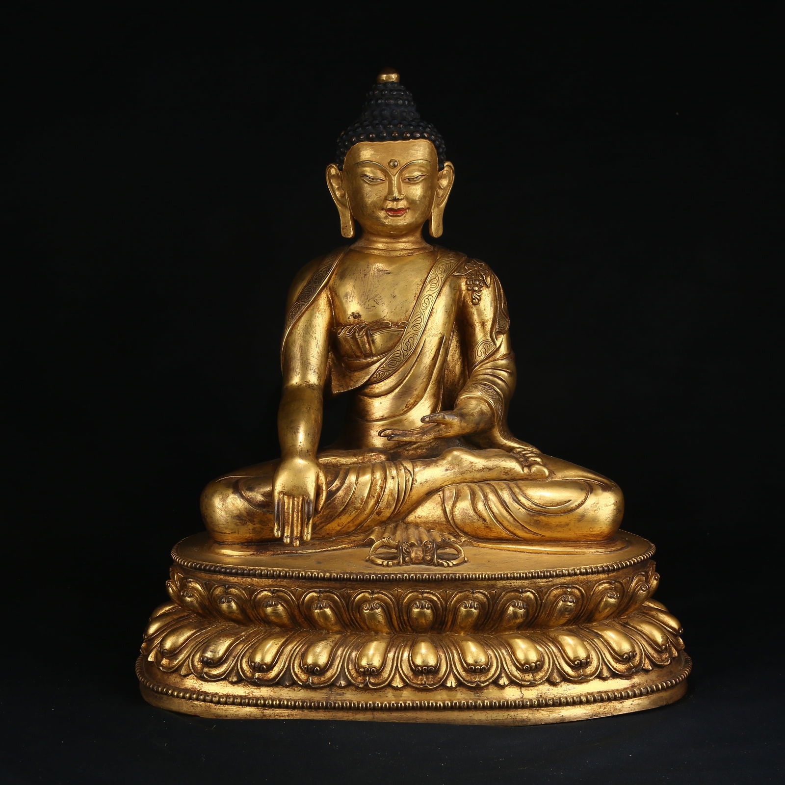 A GILT BRONZE FIGURE OF SHAKYAMUNI BUDDHA (1 of 8)