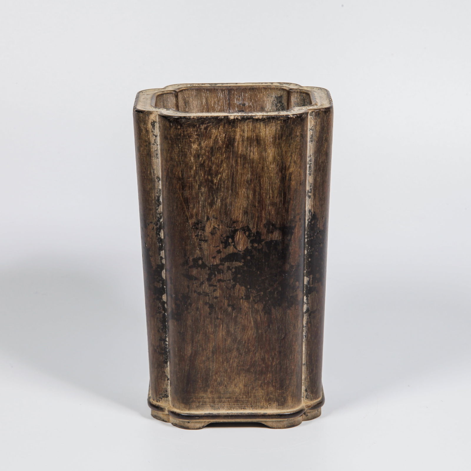 A ZITAN WOOD CARVED SQUARE BRUSH HOLDER (1 of 9)