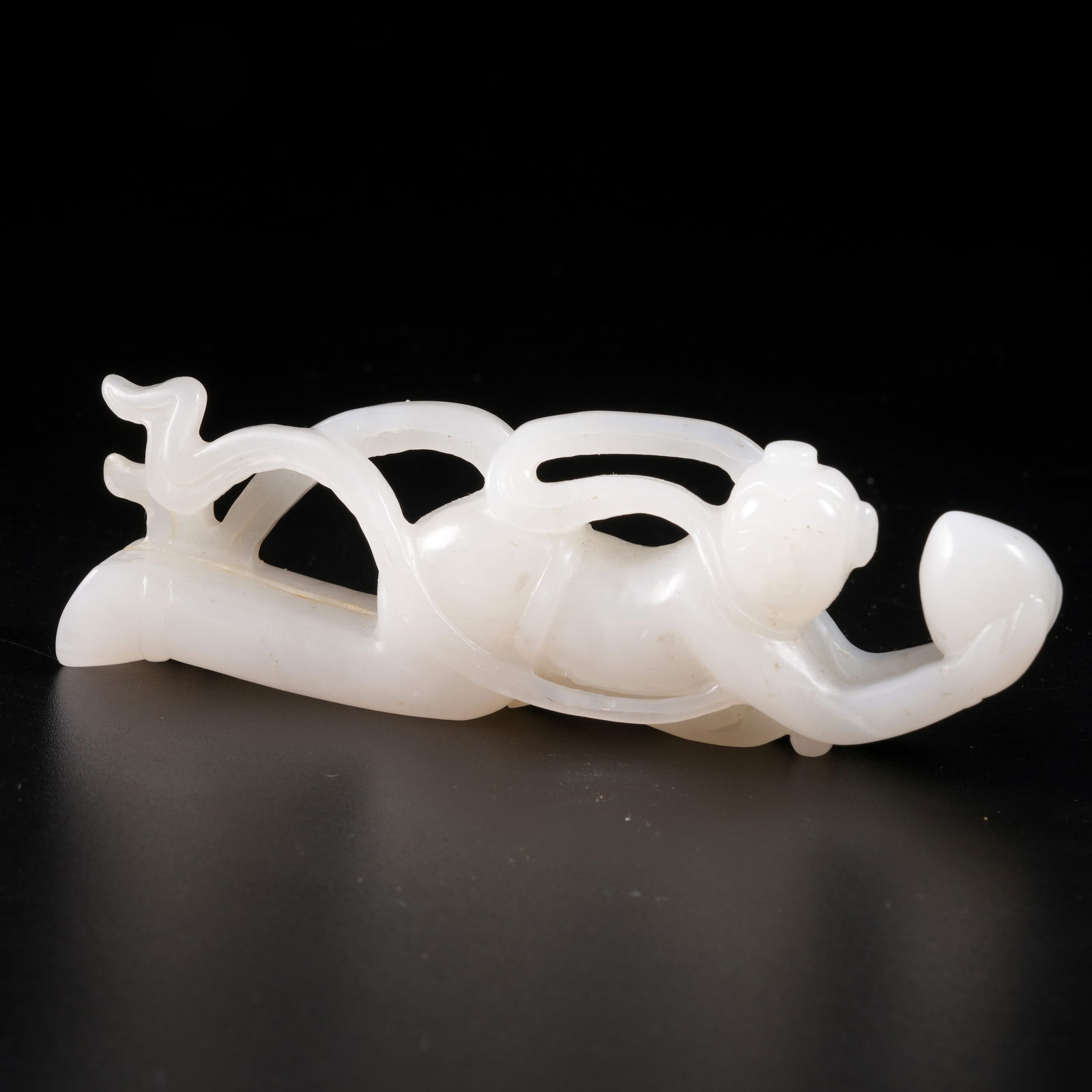 A HETIAN JADE FLYING APSARAS PRESENTING LONGEVITY ORNAMENT: Hetian Jade Flying Apsaras Presenting Longevity Ornament