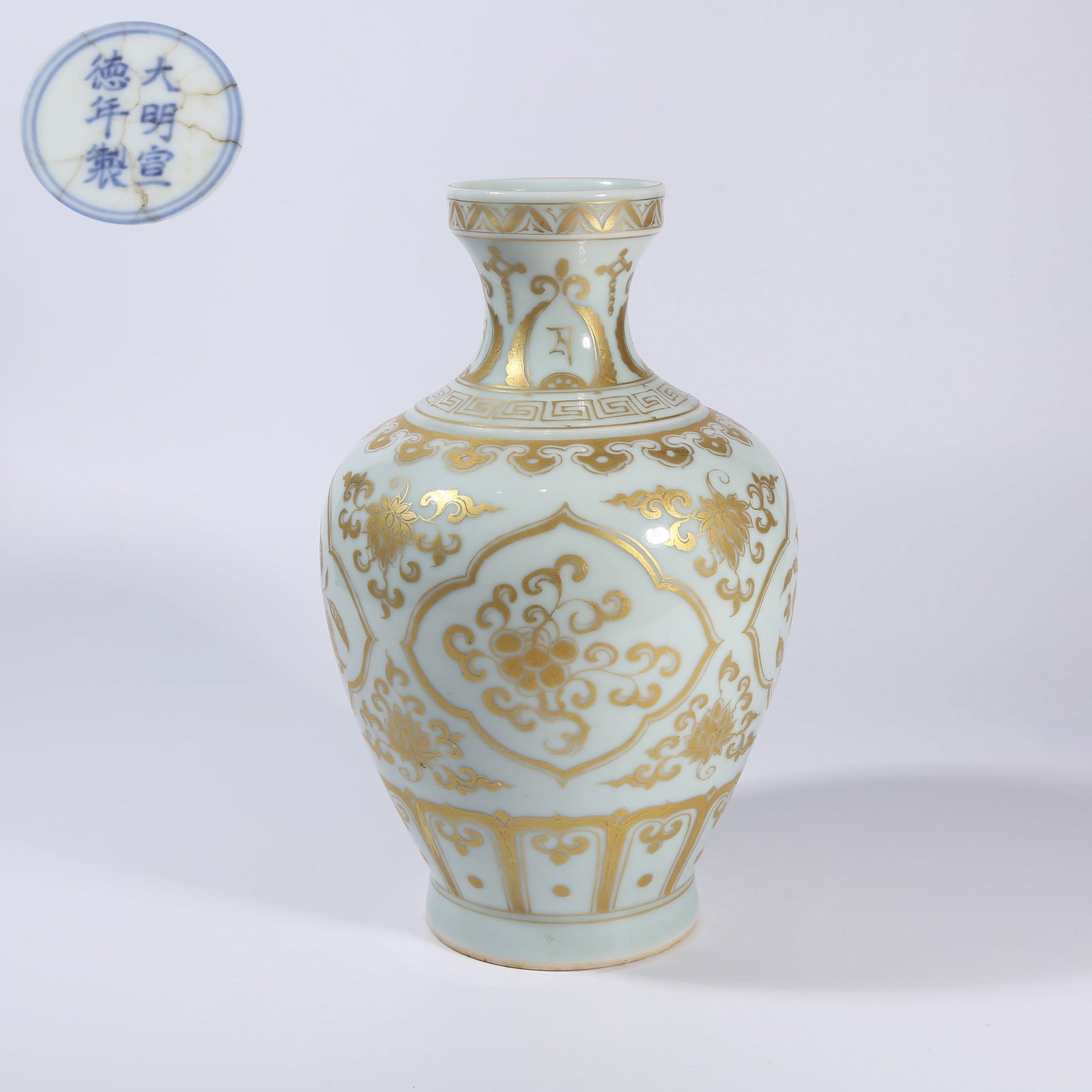 A GILDED SMALL-MOUTHED VASE: Gilded small-mouthed vase