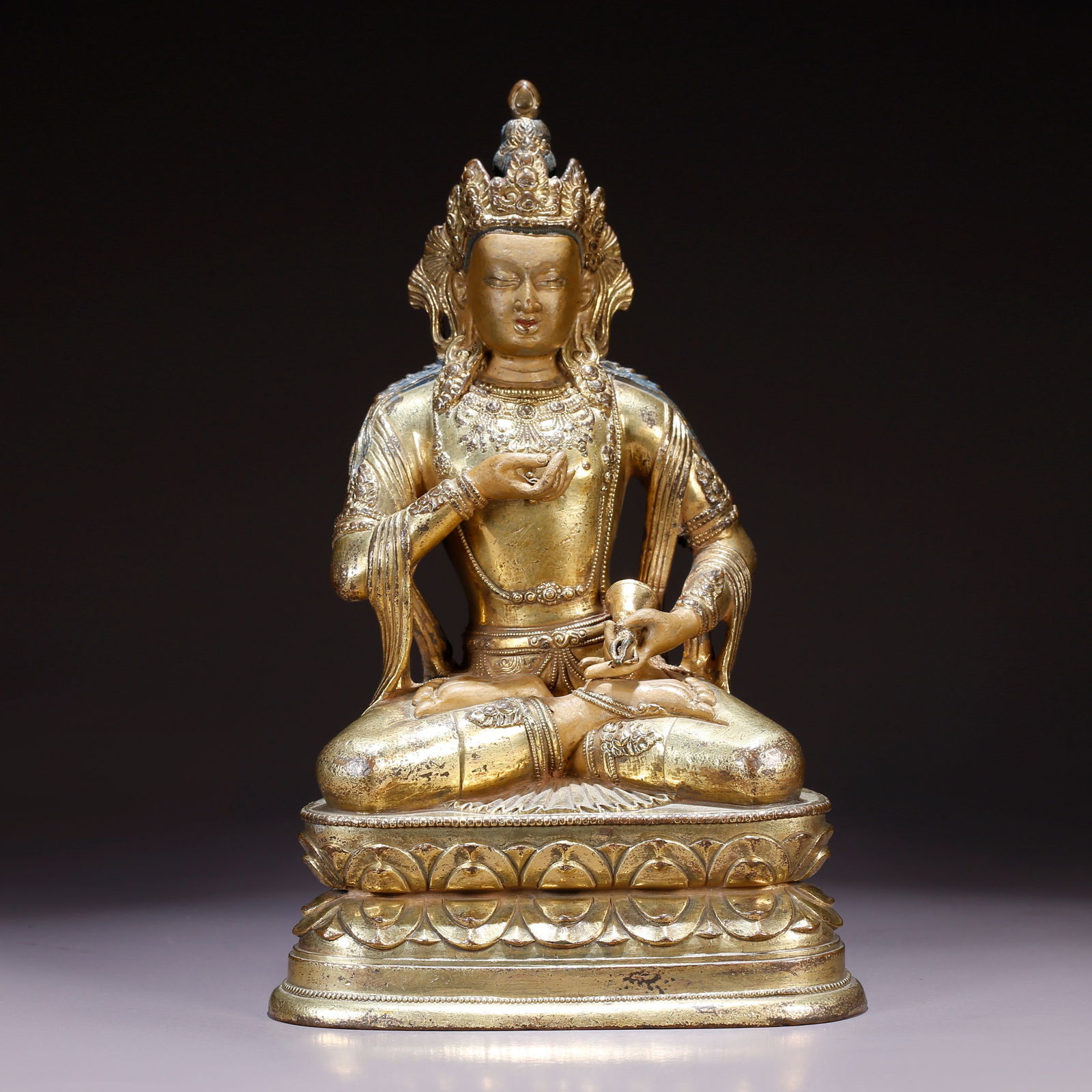 A GILT BRONZE STATUE OF VAJRASATTVA (1 of 9)
