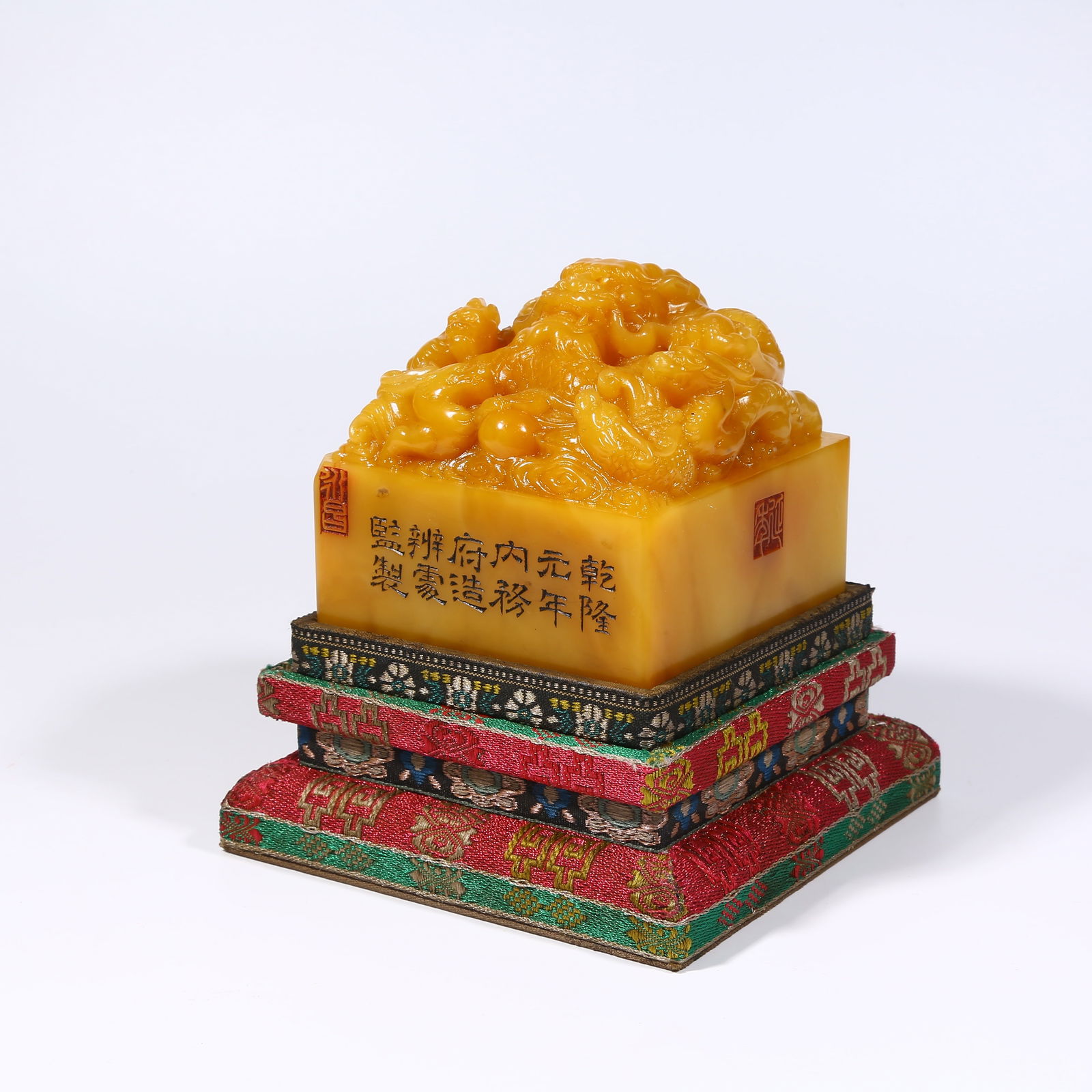 A SHOUSHAN TIANHUANG STONE SEAL WITH DRAGON KNOB: Shoushan Tianhuang stone seal with dragon knob