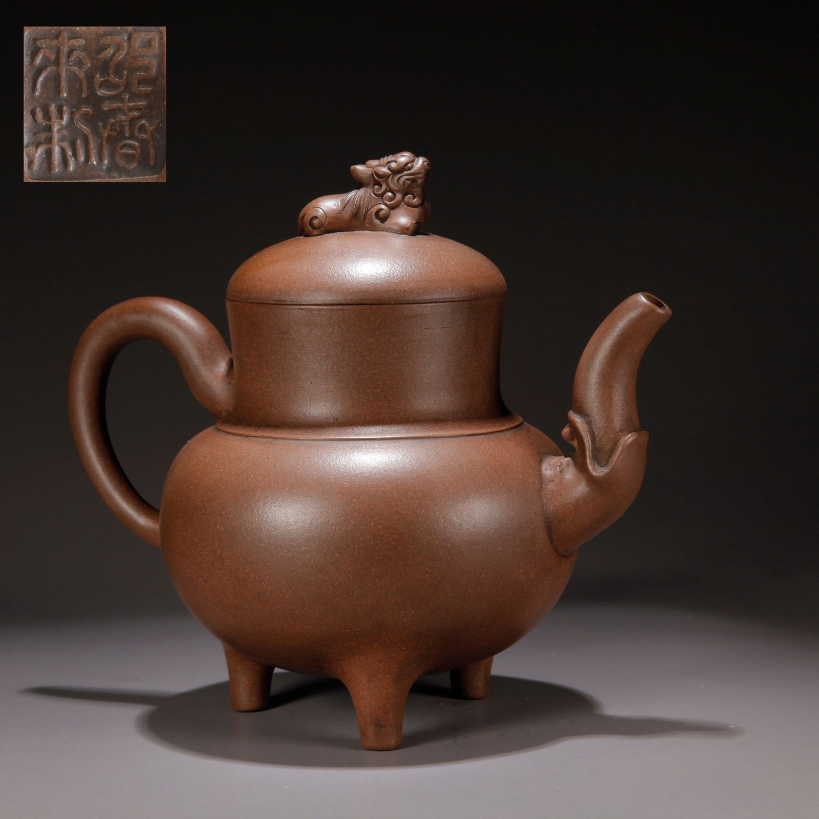 A ZISHA CLAY EWER WITH LION KNOB: Zisha Clay Ewer with Lion Knob