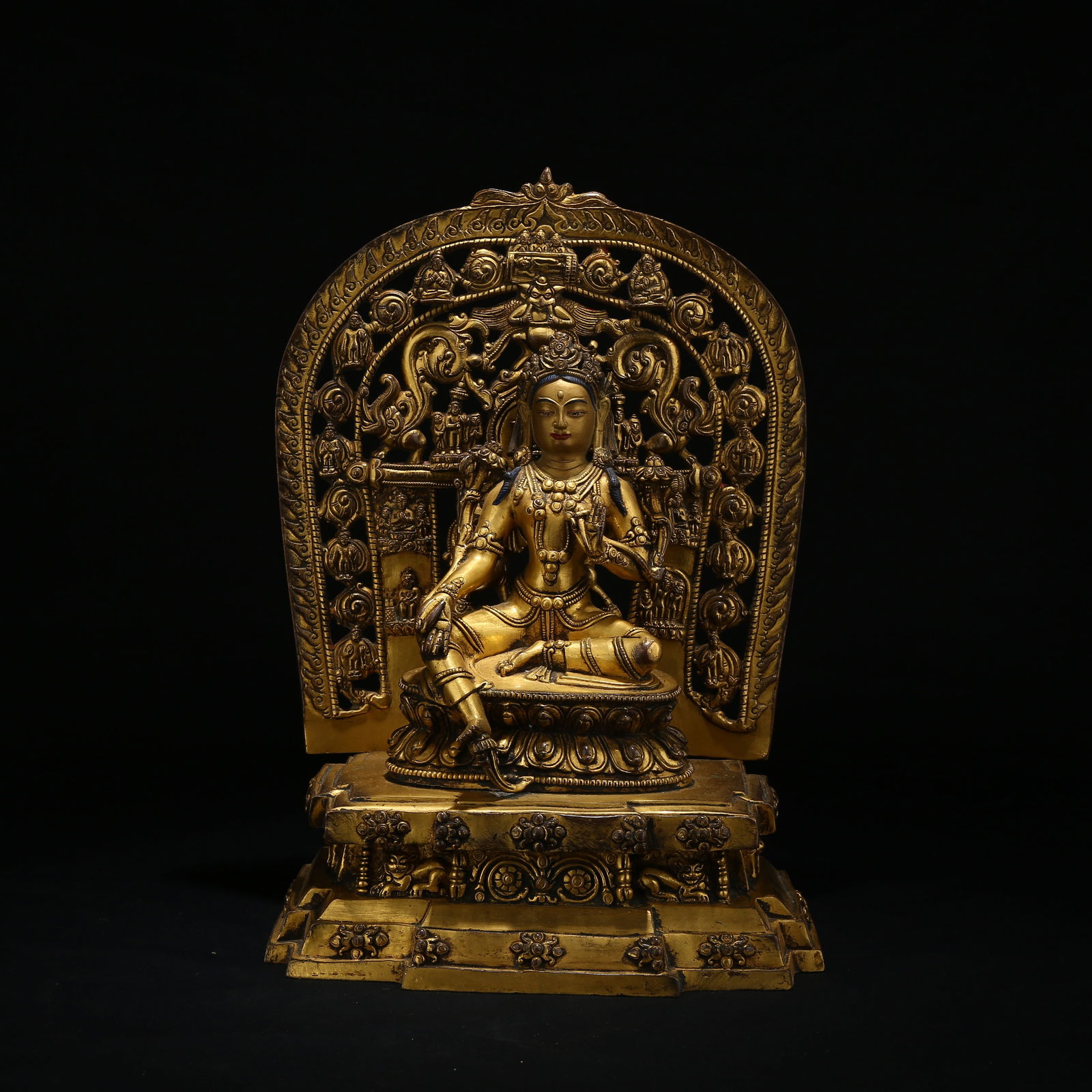 A GILT BRONZE STATUE OF GREEN TARA (1 of 9)