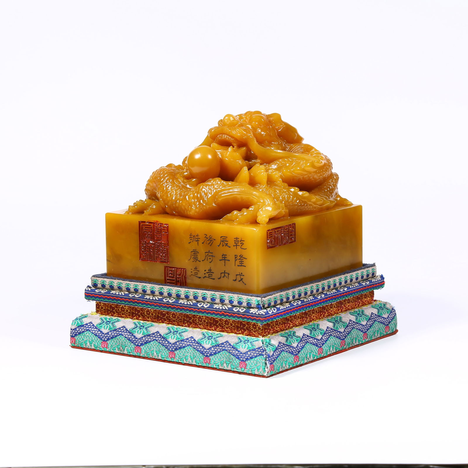 A LARGE SHOUSHAN TIANHUANG STONE SEAL WITH DRAGON KNOB: Large Shoushan Tianhuang stone seal with dragon knob