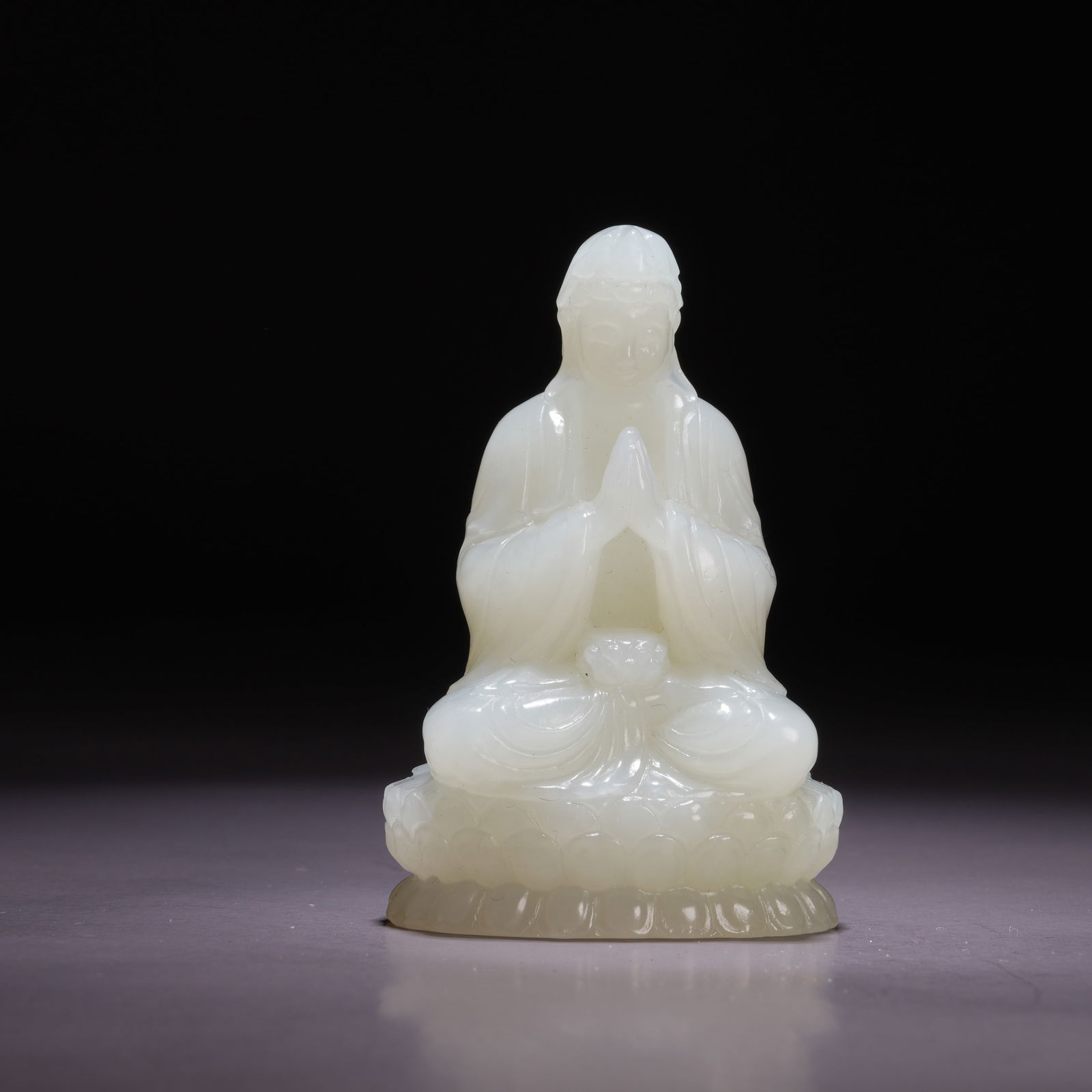 A HETIAN WHITE JADE SEATED GUANYIN FIGURE (1 of 8)