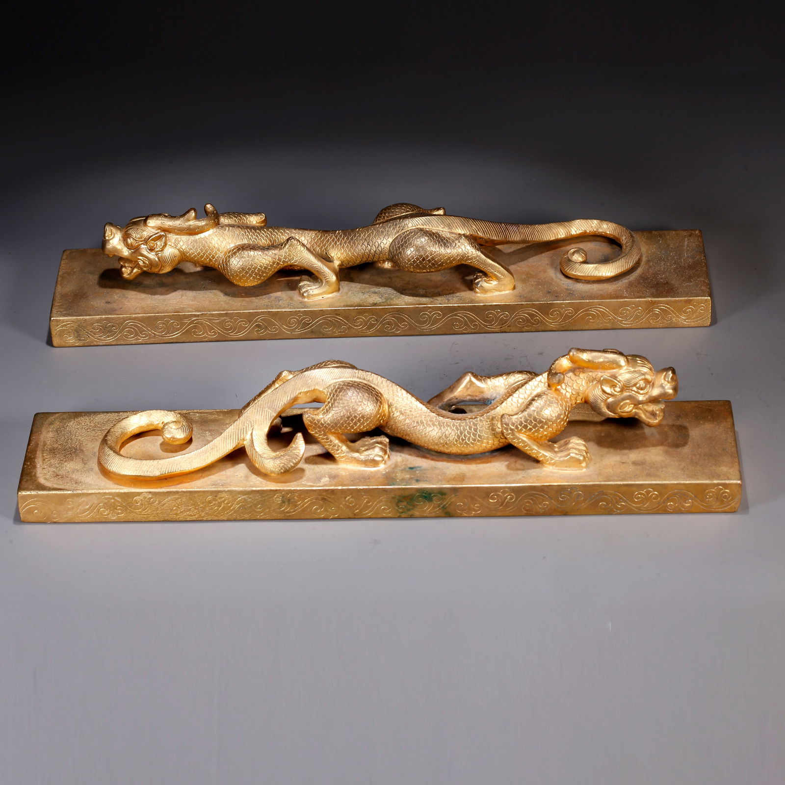 A GILT BRONZE PAPERWEIGHTS WITH CHI-DRAGON KNOBS (PAIR): Gilt bronze paperweights with chi-dragon knobs (pair)