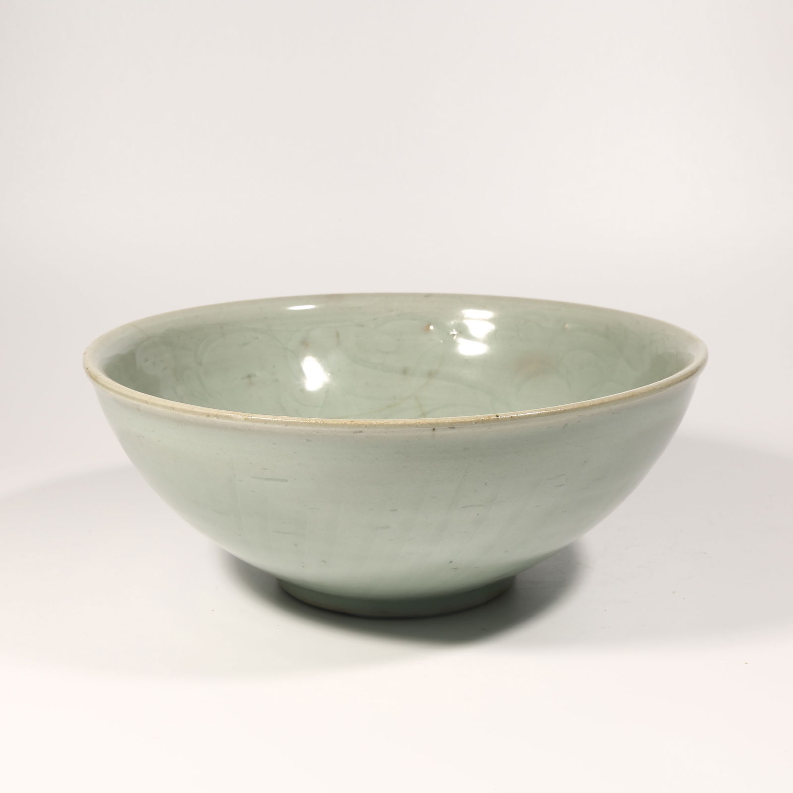 A LONGQUAN KILN LARGE BOWL (1 of 8)