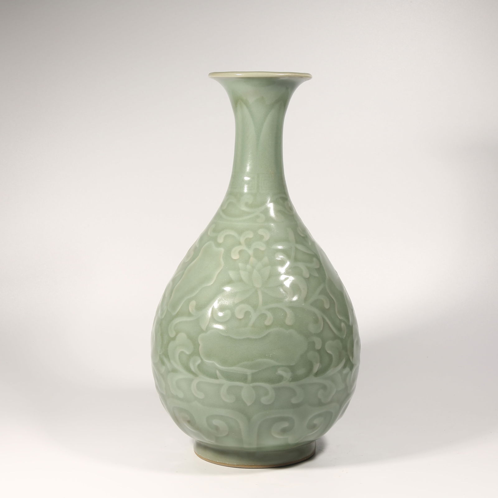A LONGQUAN KILN JADE SPRING VASE (1 of 9)