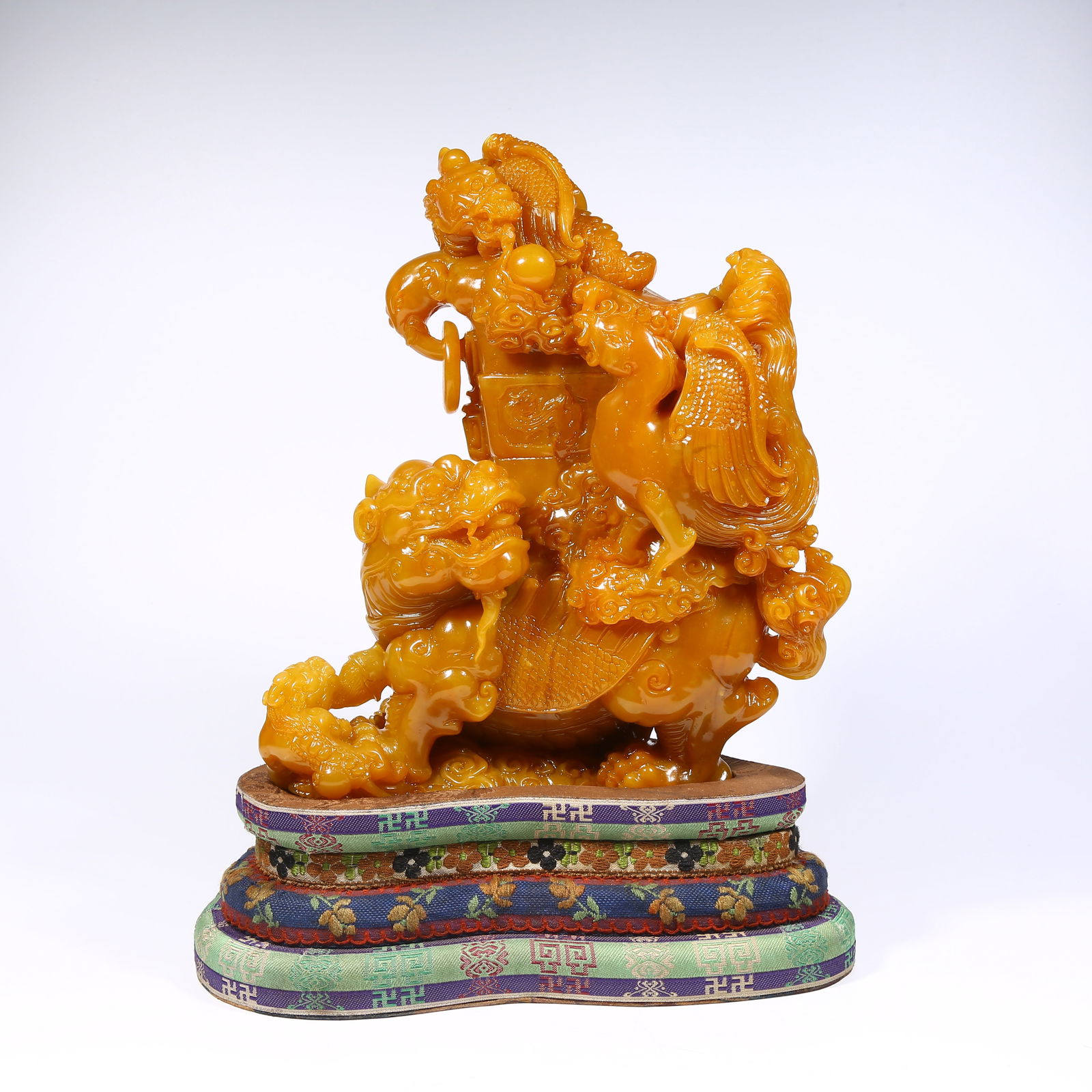 A SHOUSHAN TIANHUANG STONE AUSPICIOUS BEAST FIGURINE: Shoushan Tianhuang stone auspicious beast figurine