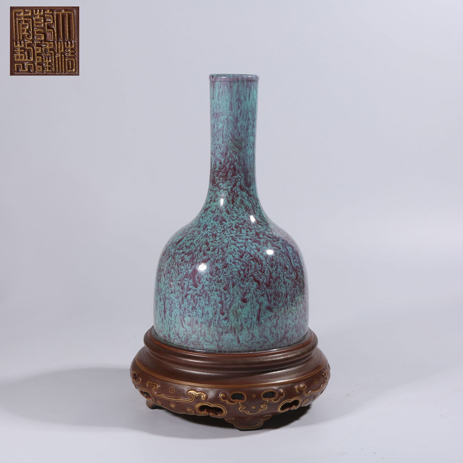 A LUJUN-GLAZED LONG-NECK VASE: Lujun-glazed long-neck vase