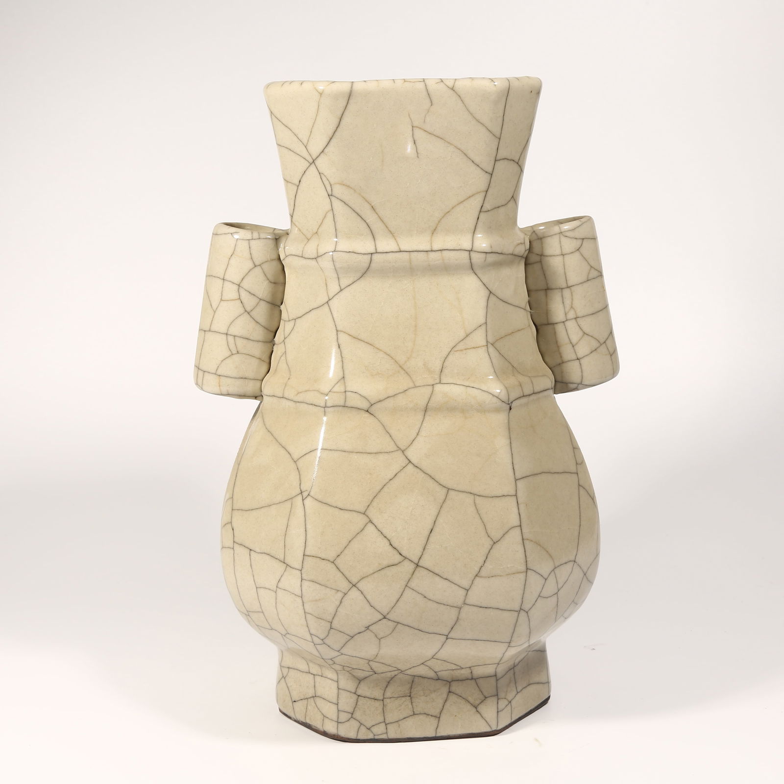 A GE KILN LOOP-HANDLED VASE (1 of 9)