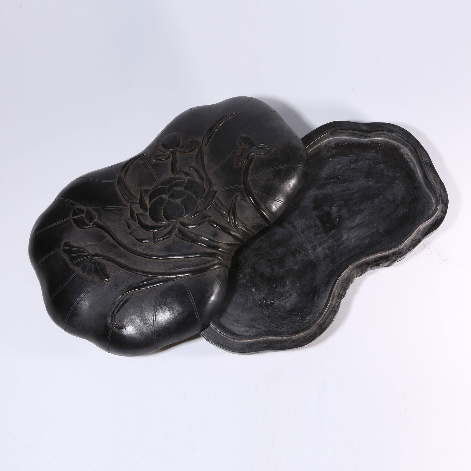 A ZITAN FLOWER-AND-LOTUS LEAF PATTERN COVERED BOX: Zitan Flower-and-Lotus Leaf Pattern Covered Box