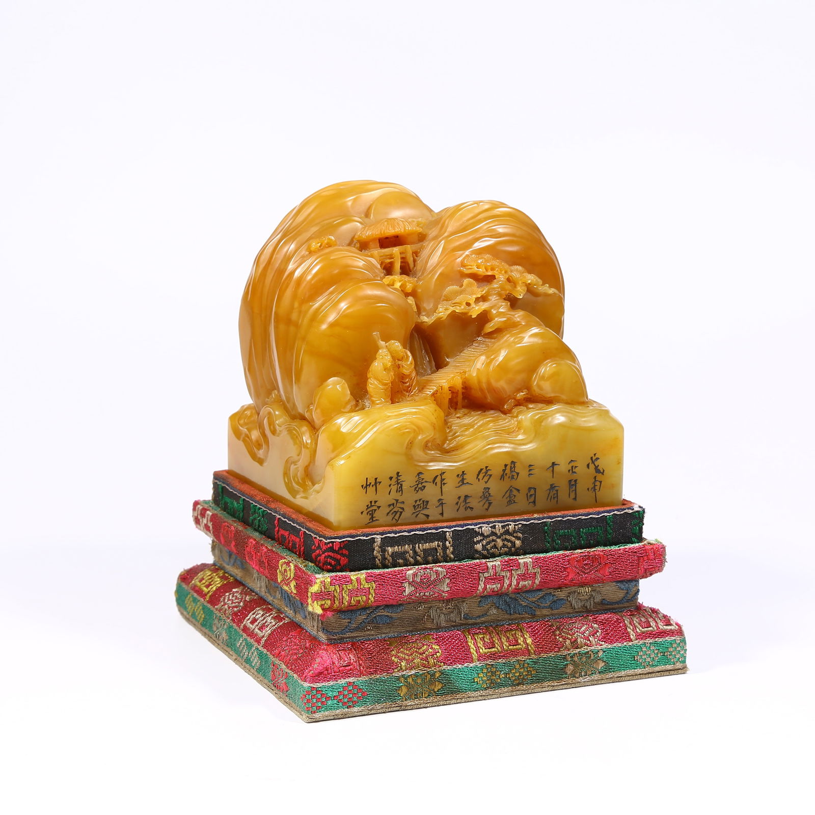 A SHOUSHAN TIANHUANG STONE SEAL WITH LANDSCAPE PATTERN: Shoushan Tianhuang stone seal with landscape pattern