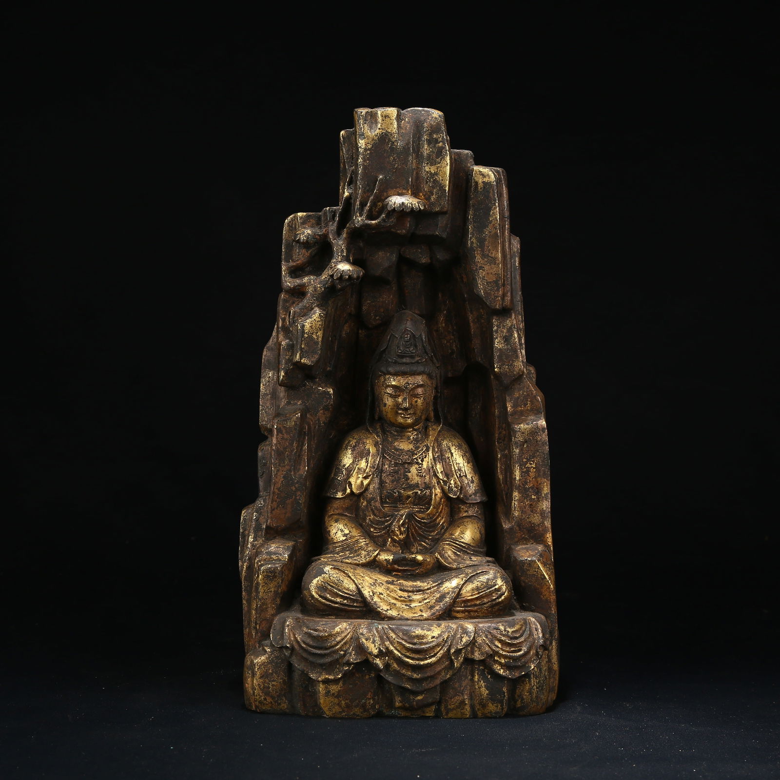A GILT BRONZE FIGURE OF AVALOKITESHVARA BODHISATTVA: Gilt Bronze Figure of Avalokiteshvara Bodhisattva