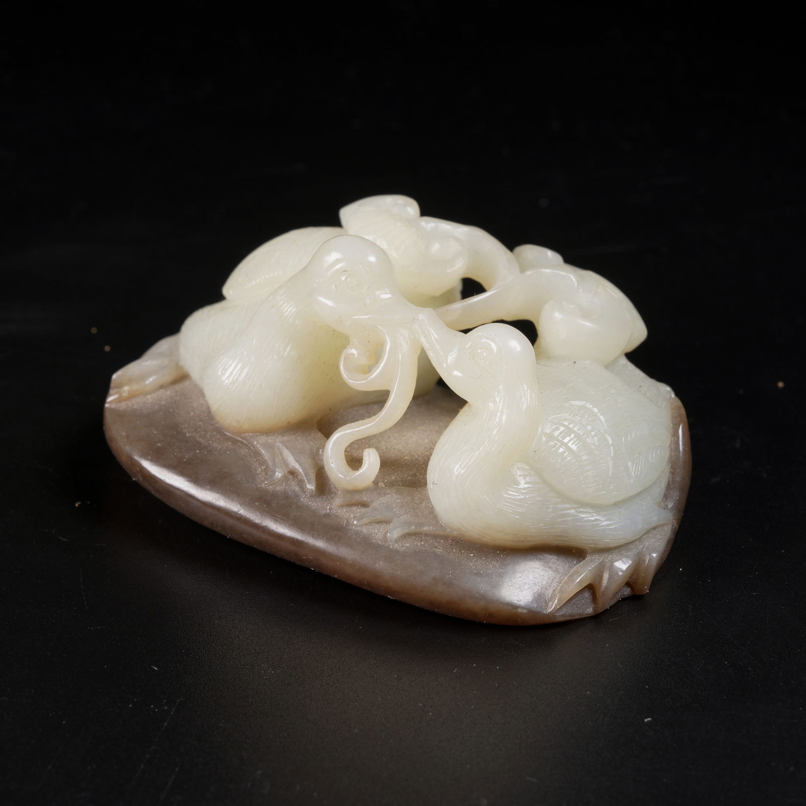 A HETIAN JADE INGENIOUSLY CARVED TREASURE DUCK HOLDING LINGZHI ORNAMENT (1 of 8)