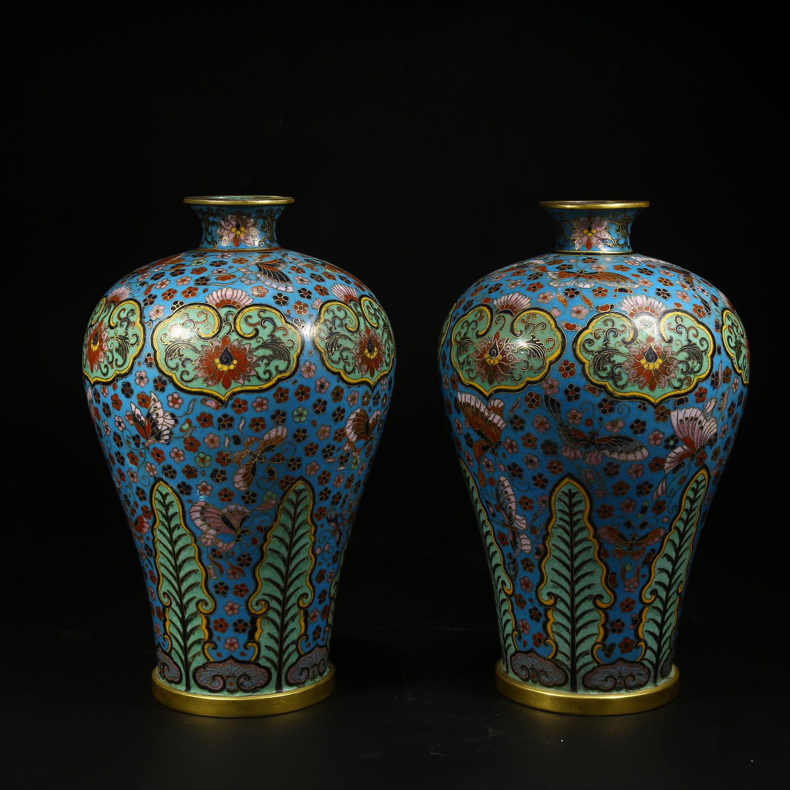 A SET OF PLUM-SHAPED VASES WITH FLOWER AND BUTTERFLY PATTERN IN CLOISONNÉ ENAMEL ON A BRONZE BODY (1 of 10)