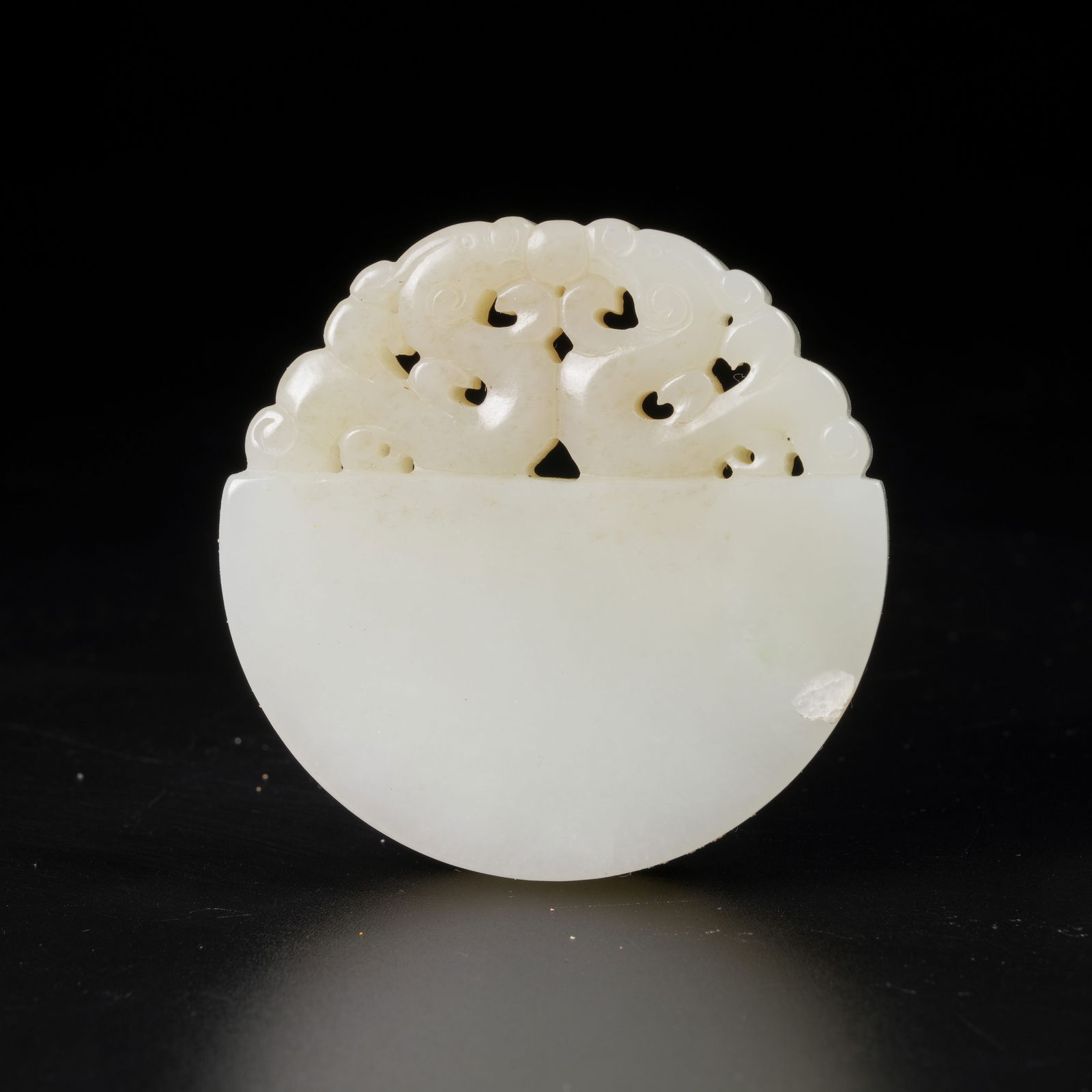 A HETIAN JADE PHOENIX-HEAD PLAIN PENDANT: Hetian Jade Phoenix-Head Plain Pendant