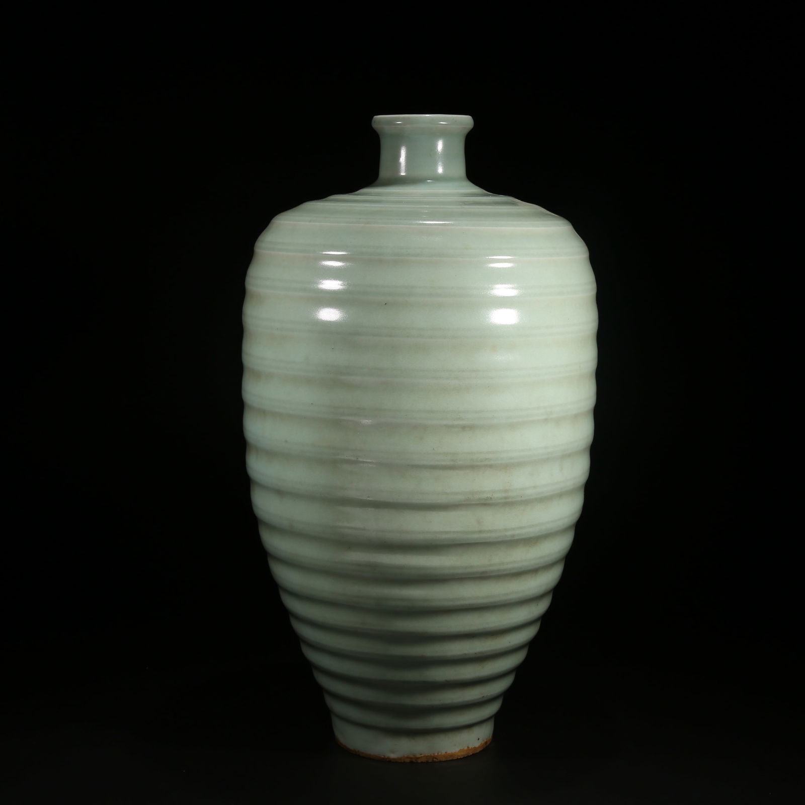 A LONGQUAN KILN PLUM VASE WITH STRING PATTERN (1 of 9)
