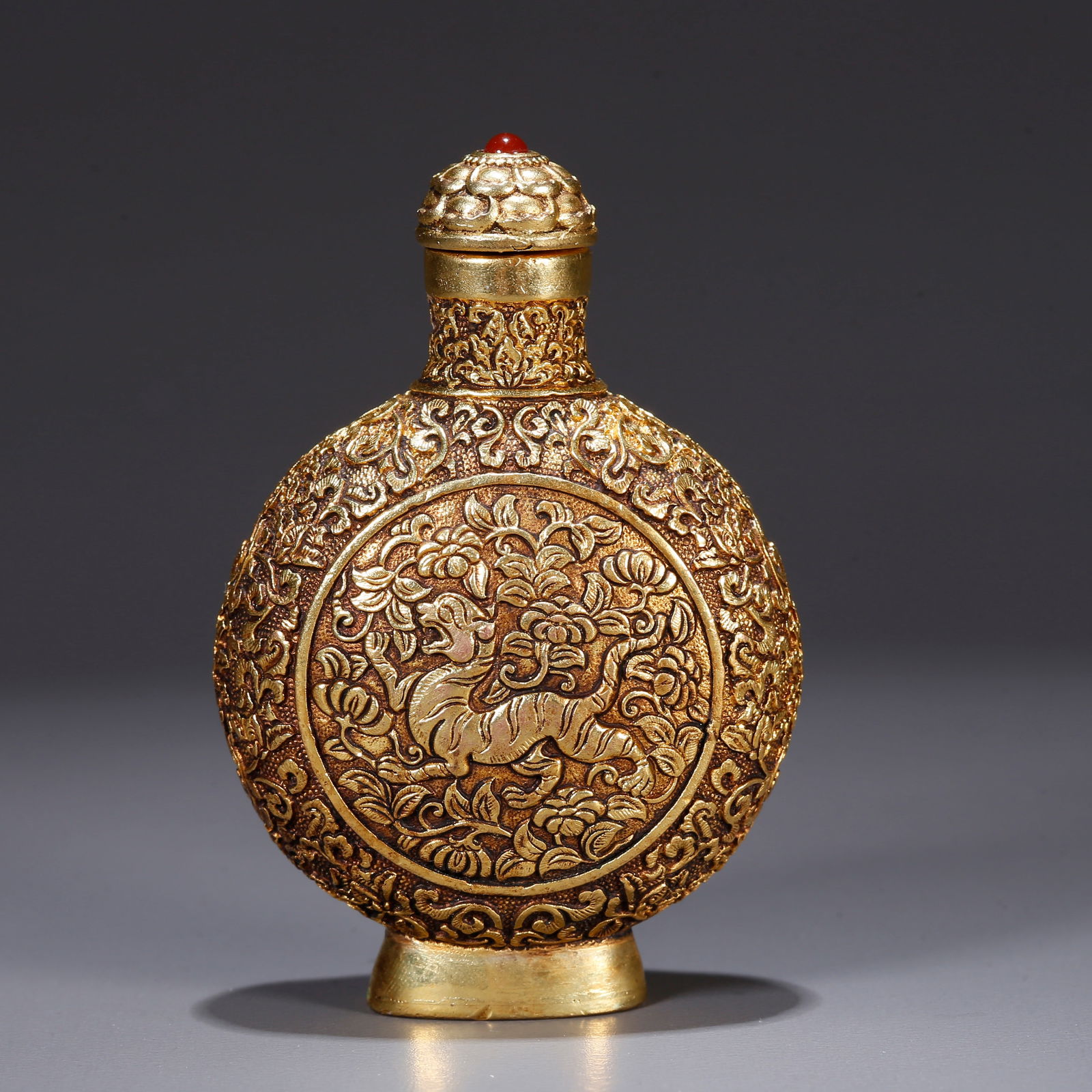 A GILT BRONZE SNUFF BOTTLE WITH TIGER MOTIF (1 of 10)
