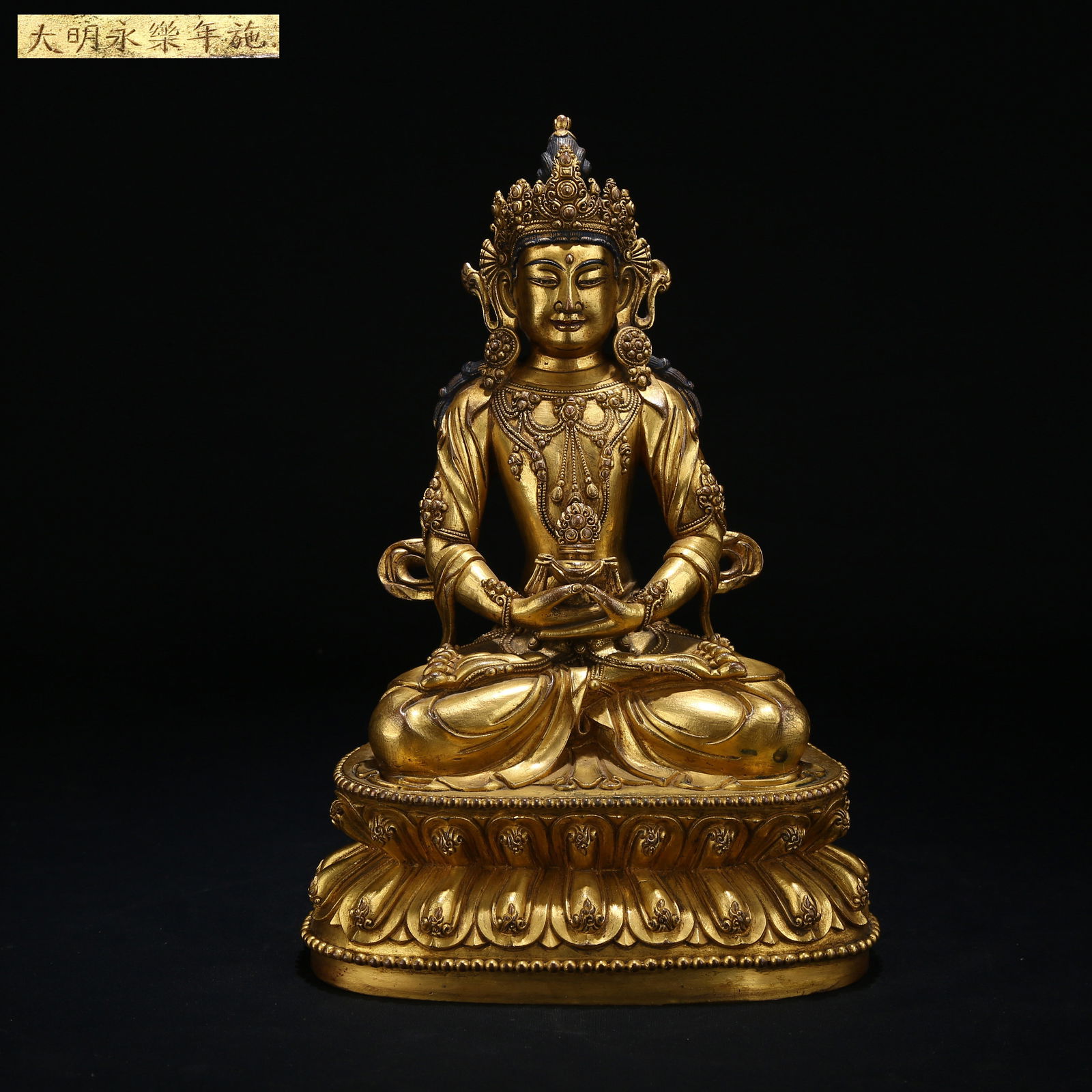 A GILT BRONZE STATUE OF AMITAYUS (1 of 10)