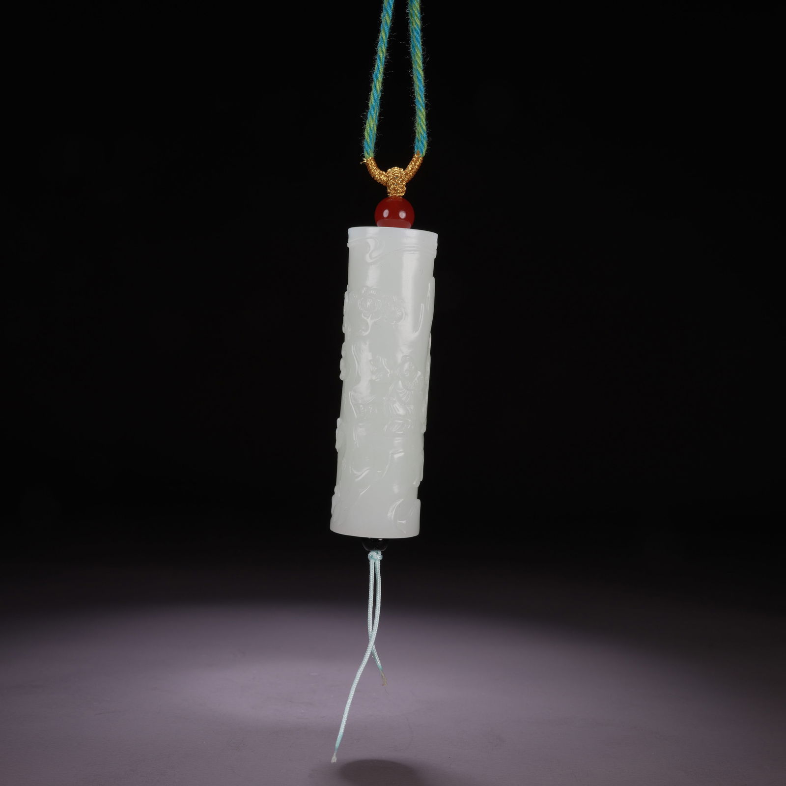 A HETIAN WHITE JADE LEZI BEAD WITH SCHOLAR BENEATH PINE TREE SCENE: Hetian White Jade Lezi Bead with Scholar beneath Pine Tree Scene