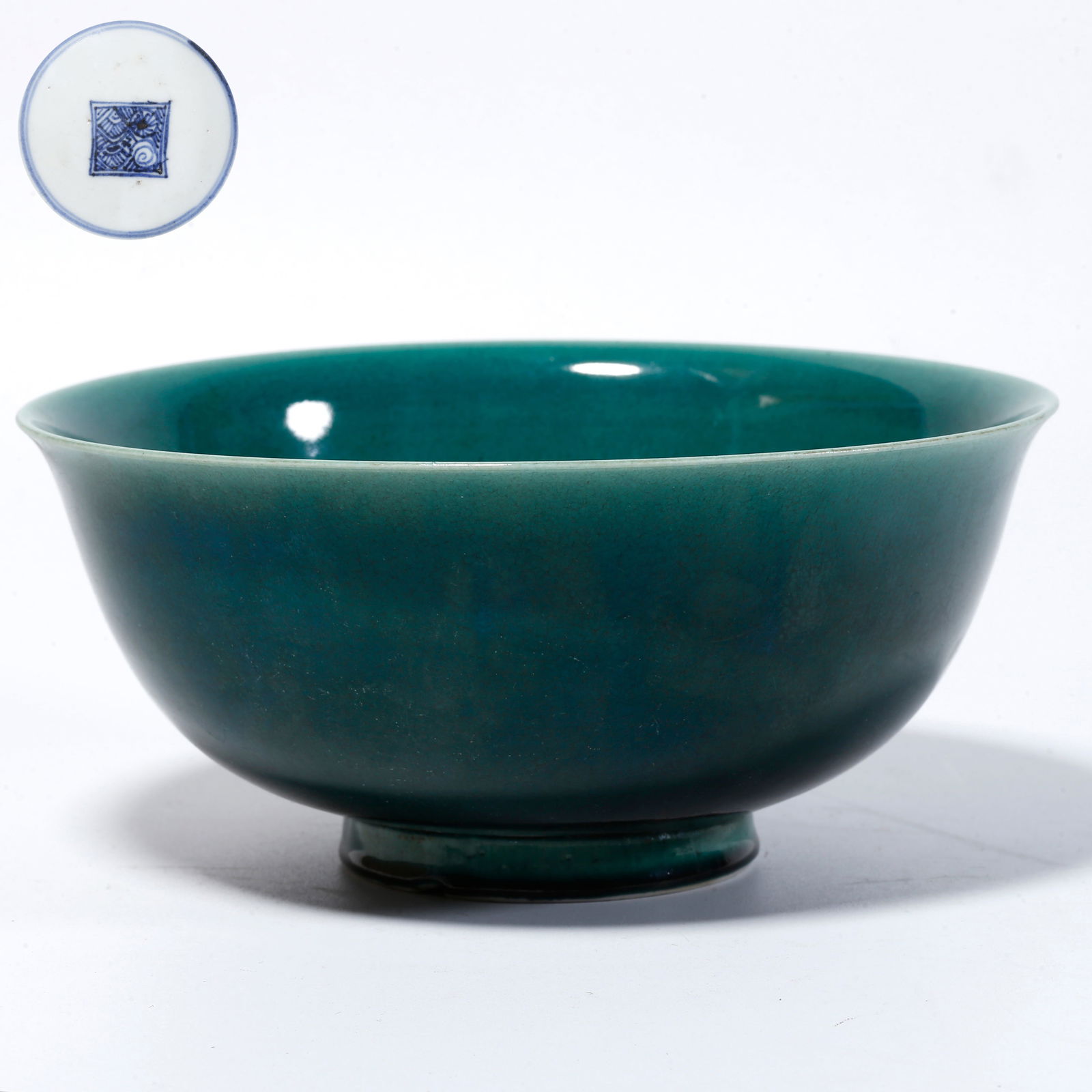 A GREEN-GLAZED BOWL (1 of 9)