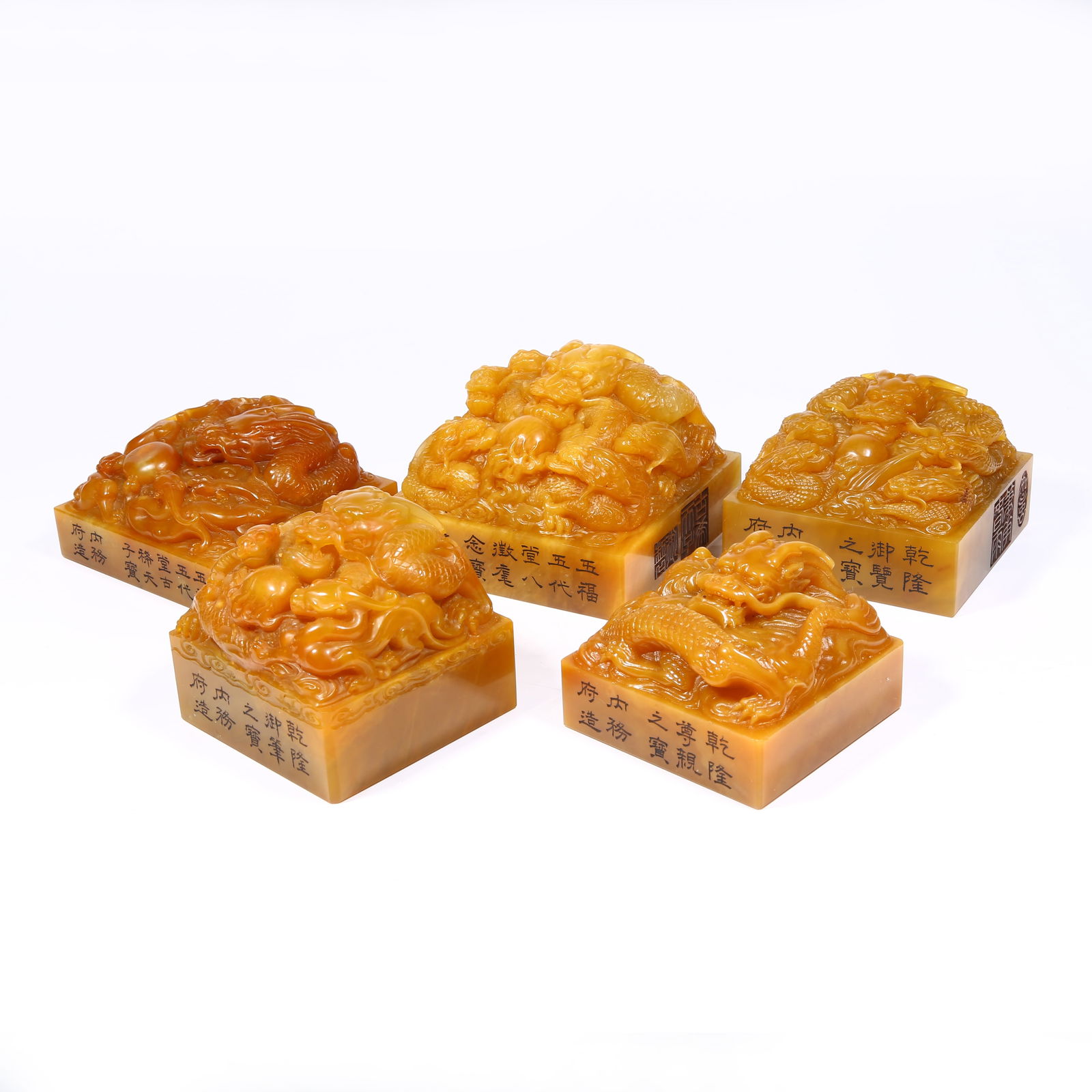 A SET OF SHOUSHAN TIANHUANG STONE SEALS WITH DRAGON KNOBS: Set of Shoushan Tianhuang stone seals with dragon knobs