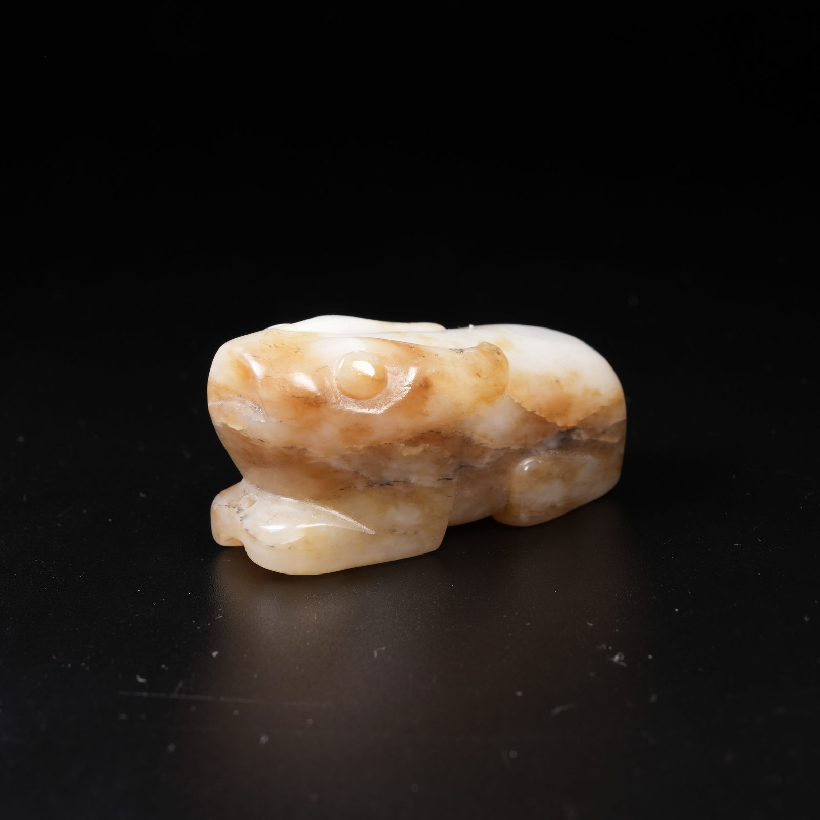 A ANCIENT JADE BEAST PENDANT: Ancient jade beast pendant