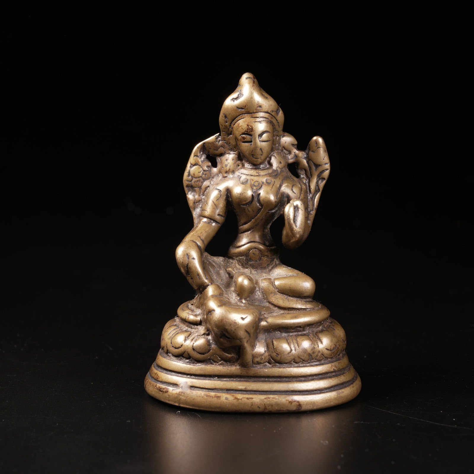 A BRONZE BUDDHA STATUE (1 of 9)