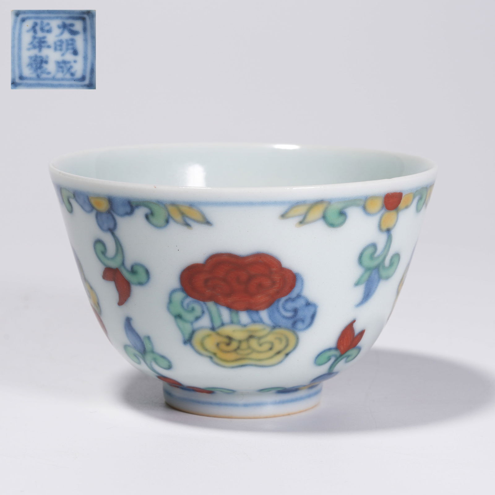 A DOUCAI LINGZHI MOTIF CUP (1 of 9)