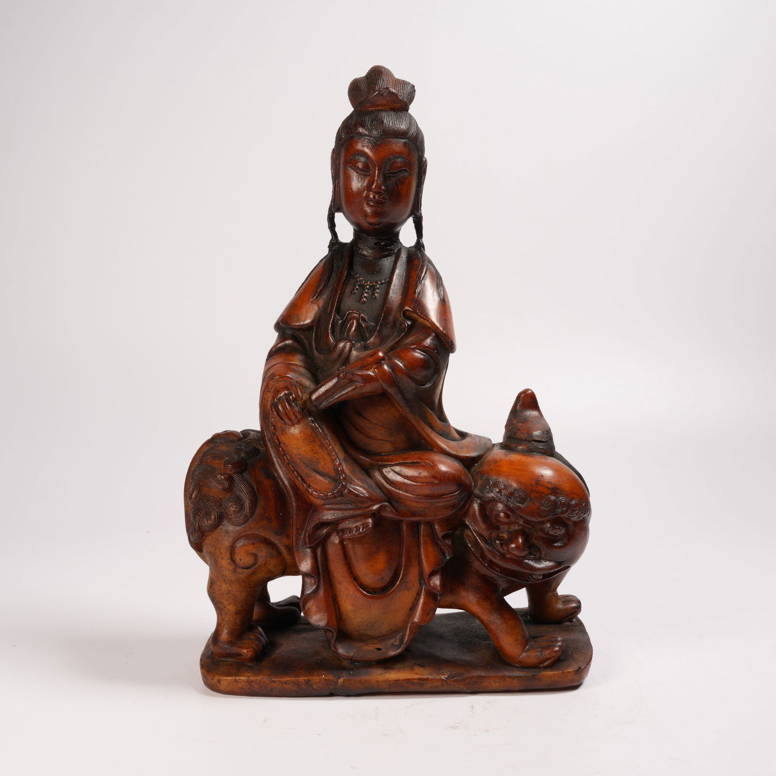 A SHOUSHAN STONE GUANYIN HOLDING A SCROLL FIGURINE: Shoushan Stone Guanyin Holding a Scroll Figurine