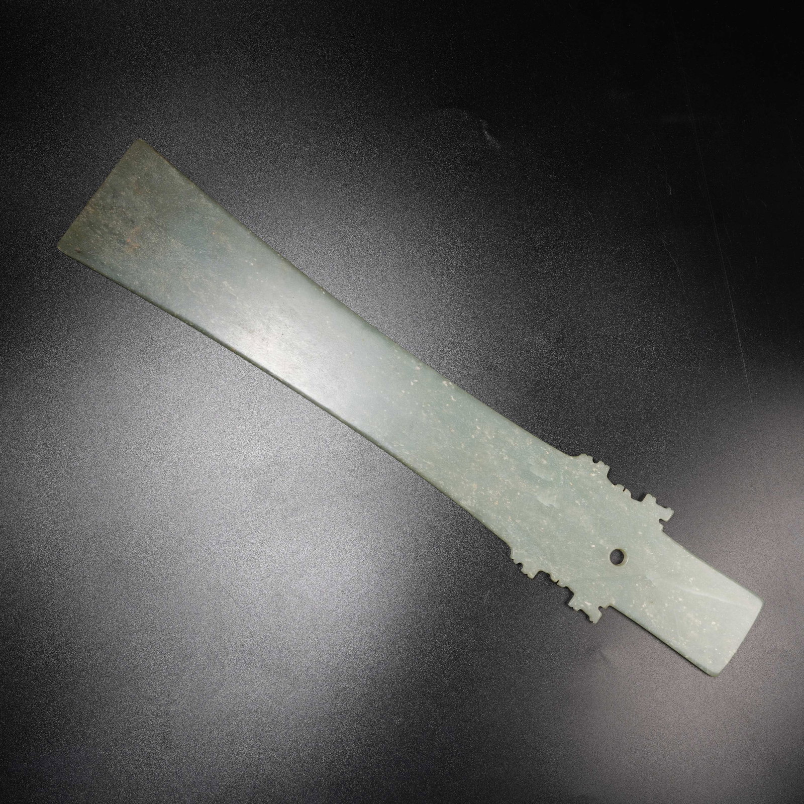 A ANCIENT JADE TUSK-SHAPED ZHANG: Ancient jade tusk-shaped zhang