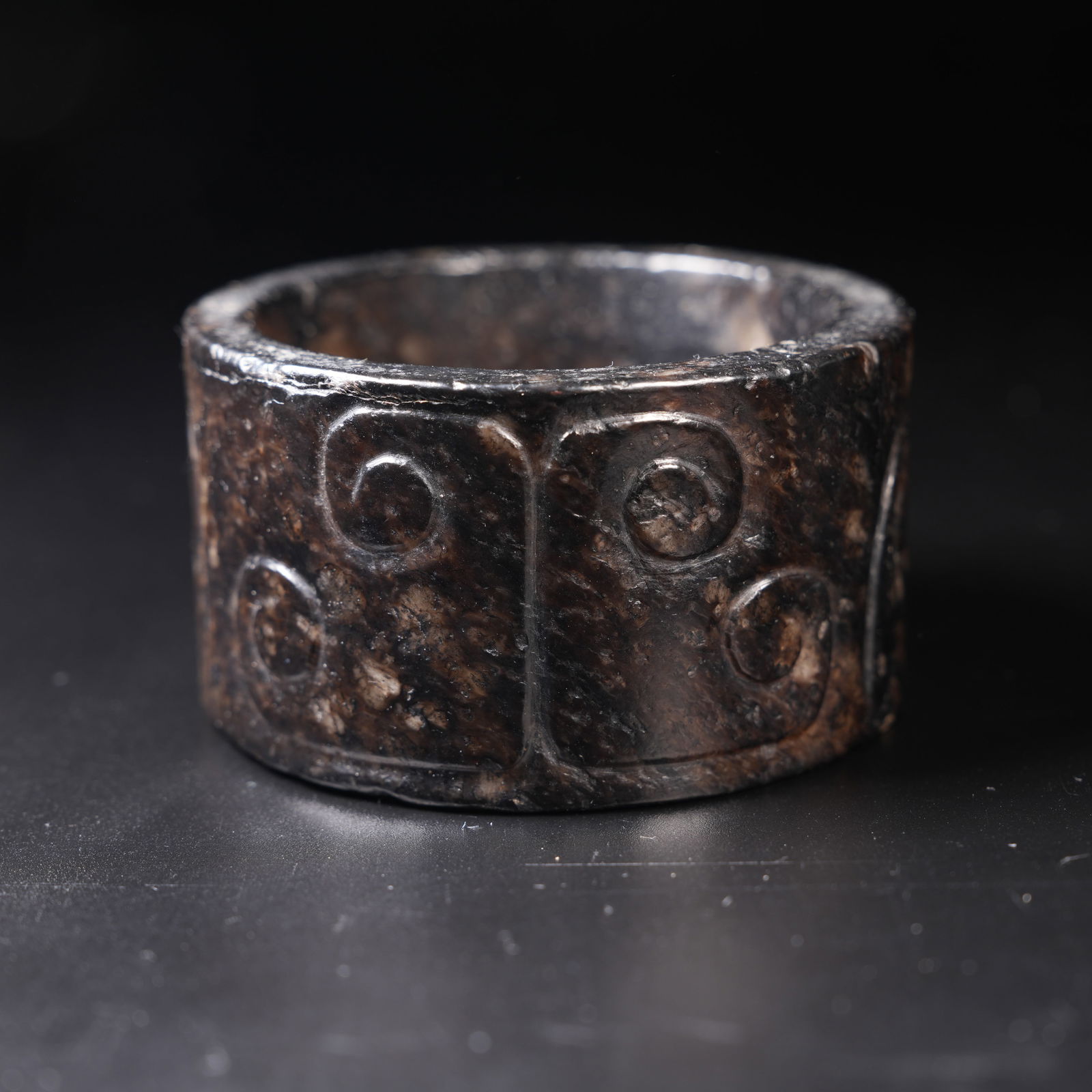 A ANCIENT JADE HUMAN-FACE HEADBAND: Ancient jade human-face headband