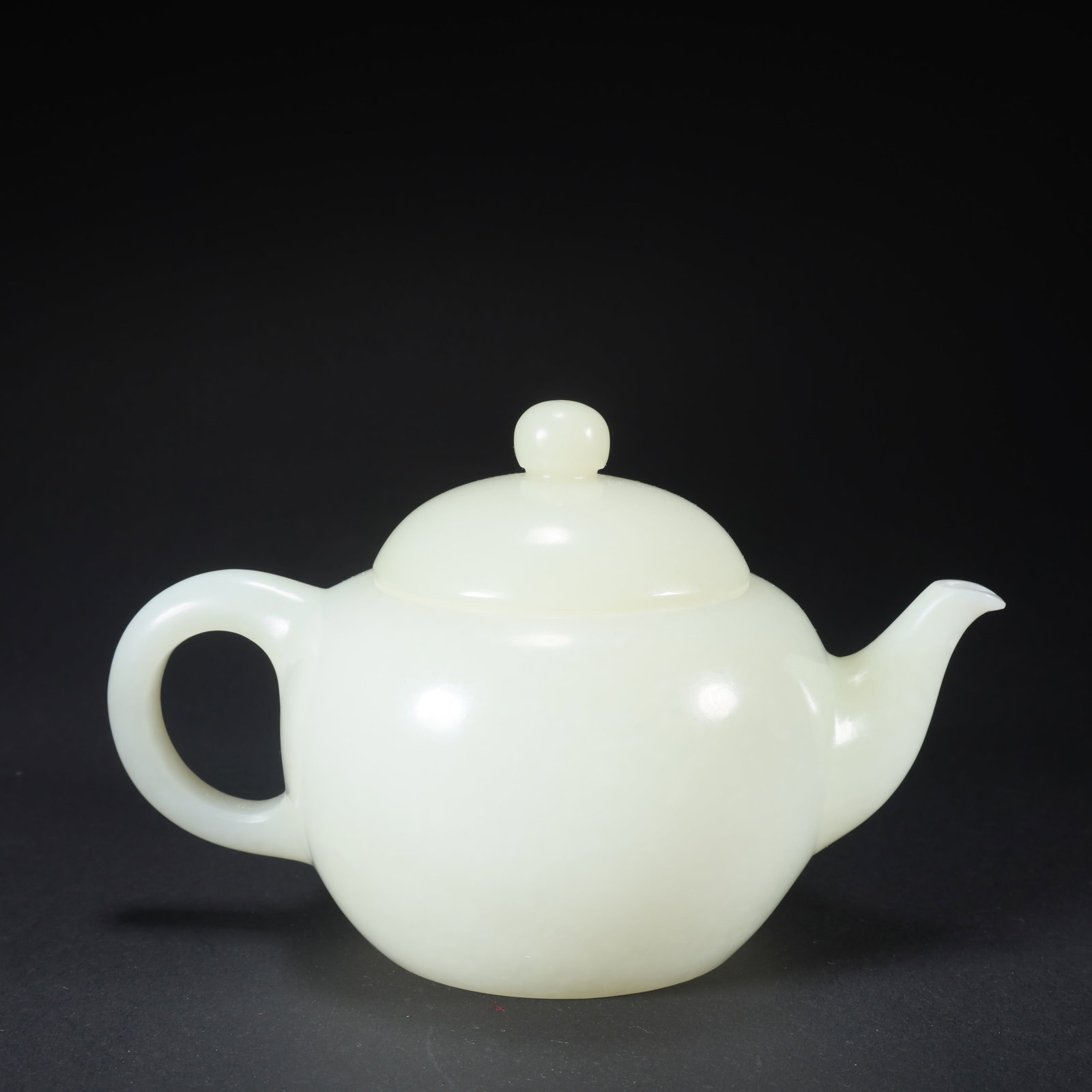 A HETIAN JADE PLAIN WINE EWER: Hetian Jade Plain Wine Ewer