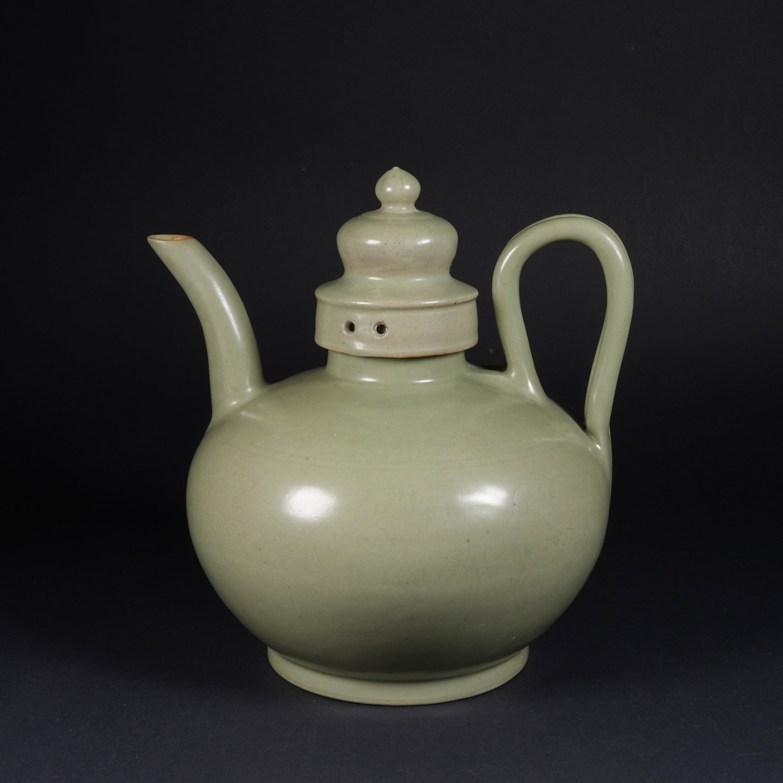 A YUE WARE EWER: Yue ware ewer