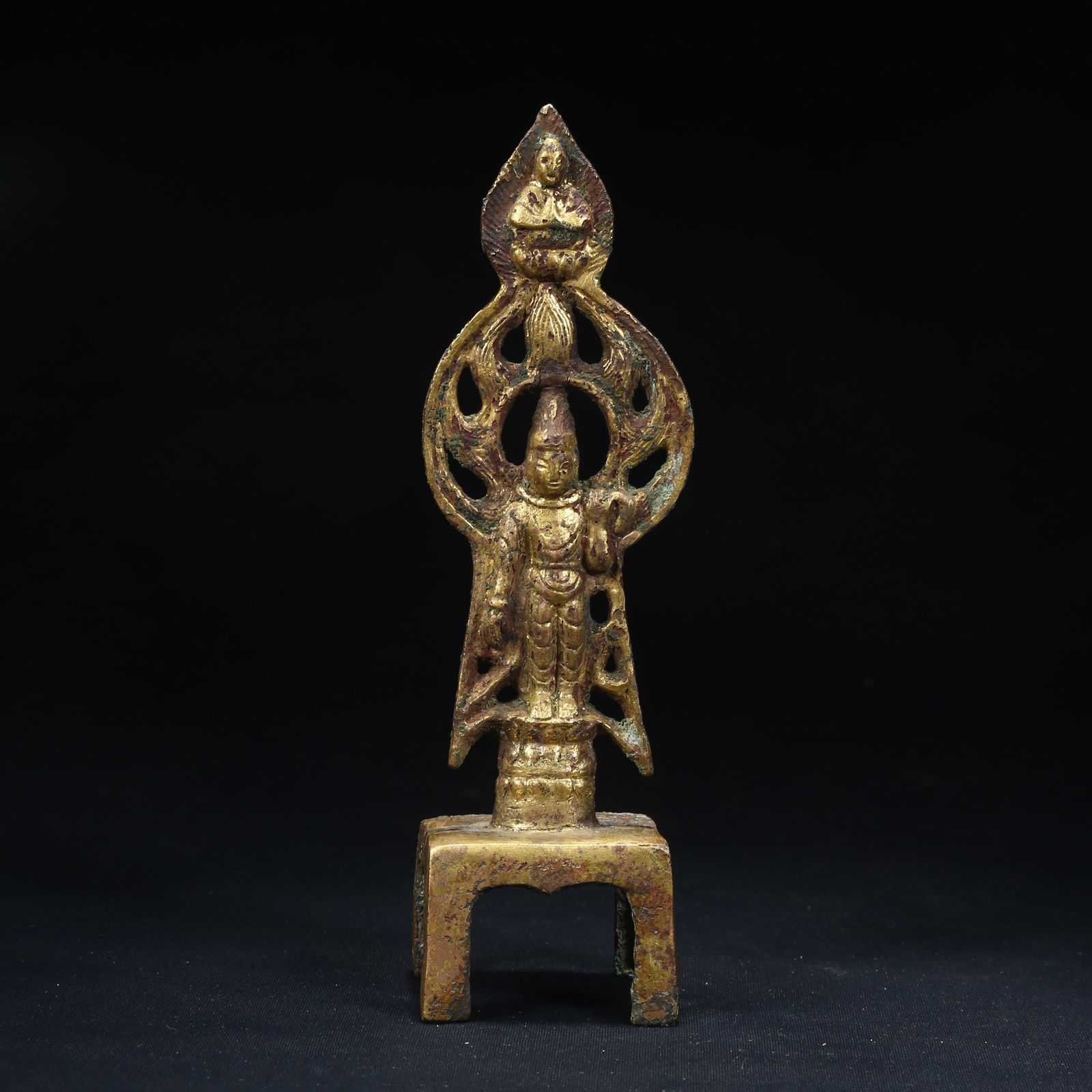 A GILT BRONZE AVALOKITESHVARA (GUANYIN) BODHISATTVA STATUE: Gilt Bronze Avalokiteshvara (Guanyin) Bodhisattva Statue