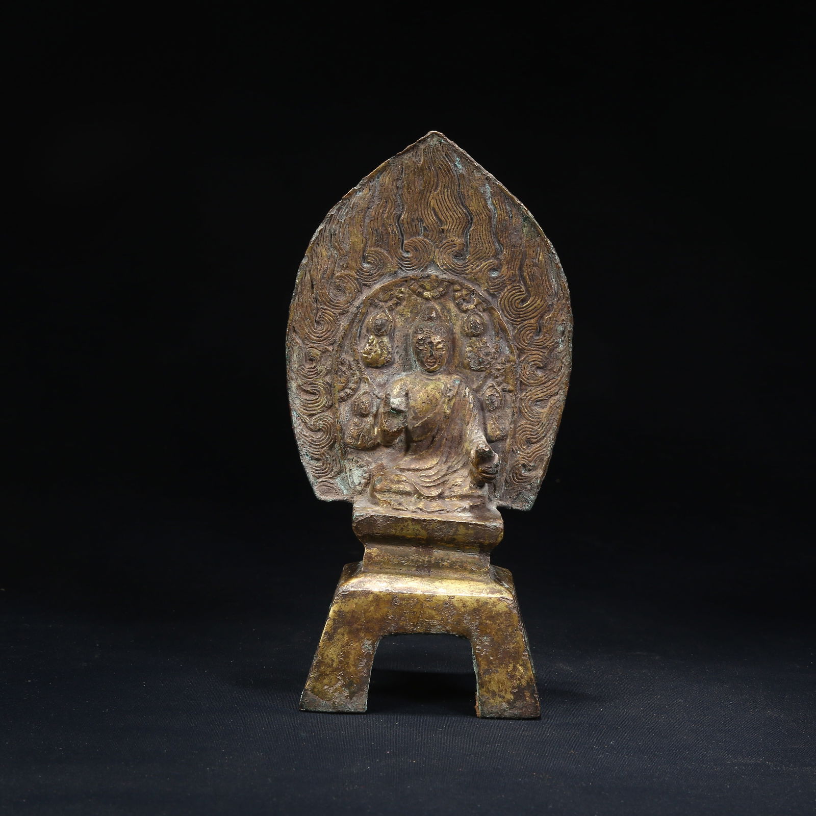 A GILT BRONZE BUDDHA STATUE (1 of 8)