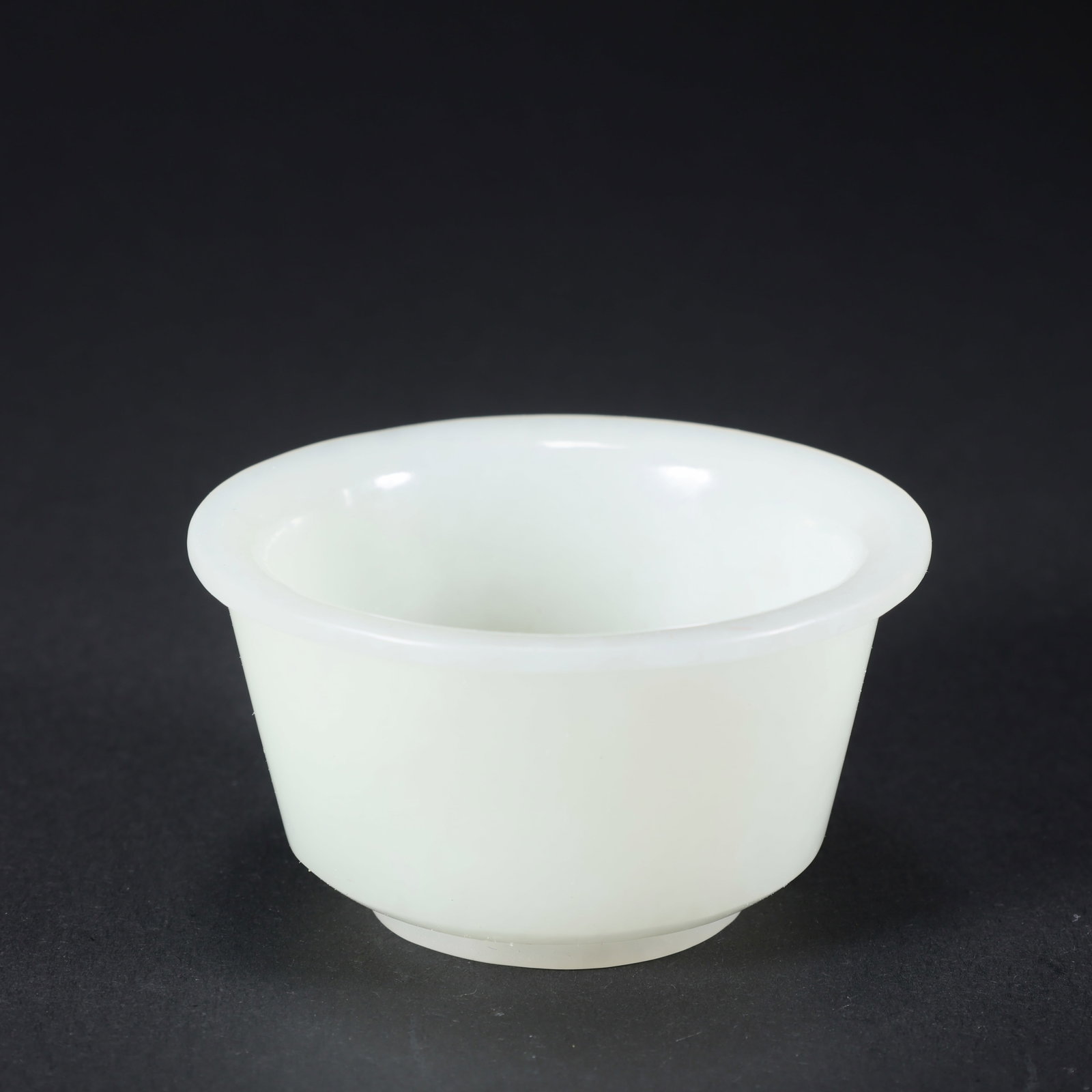 A HETIAN JADE PLAIN WINE CUP: Hetian Jade Plain Wine Cup